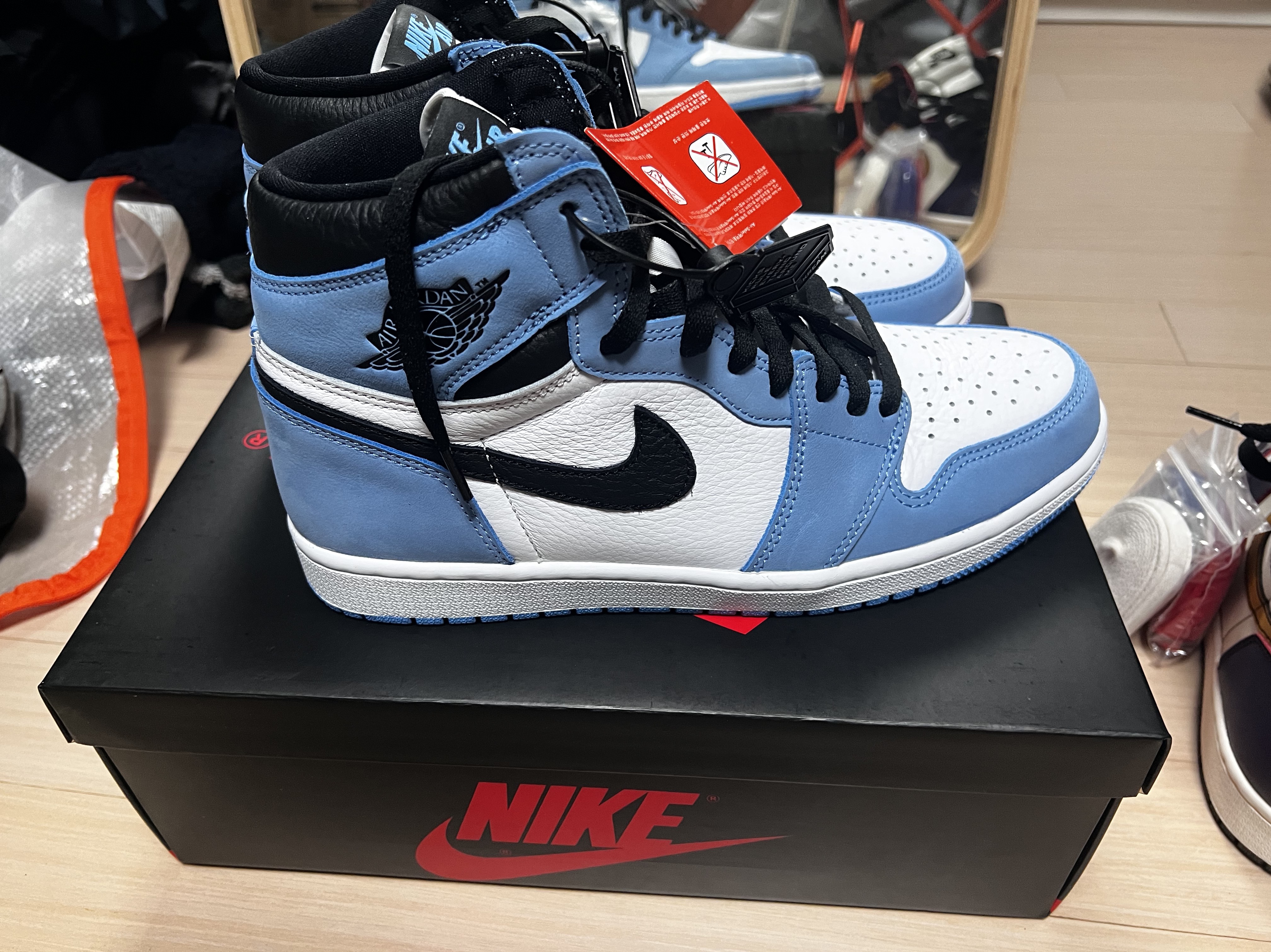 Jordan 1 Retro High OG University Blue 착용 스타일