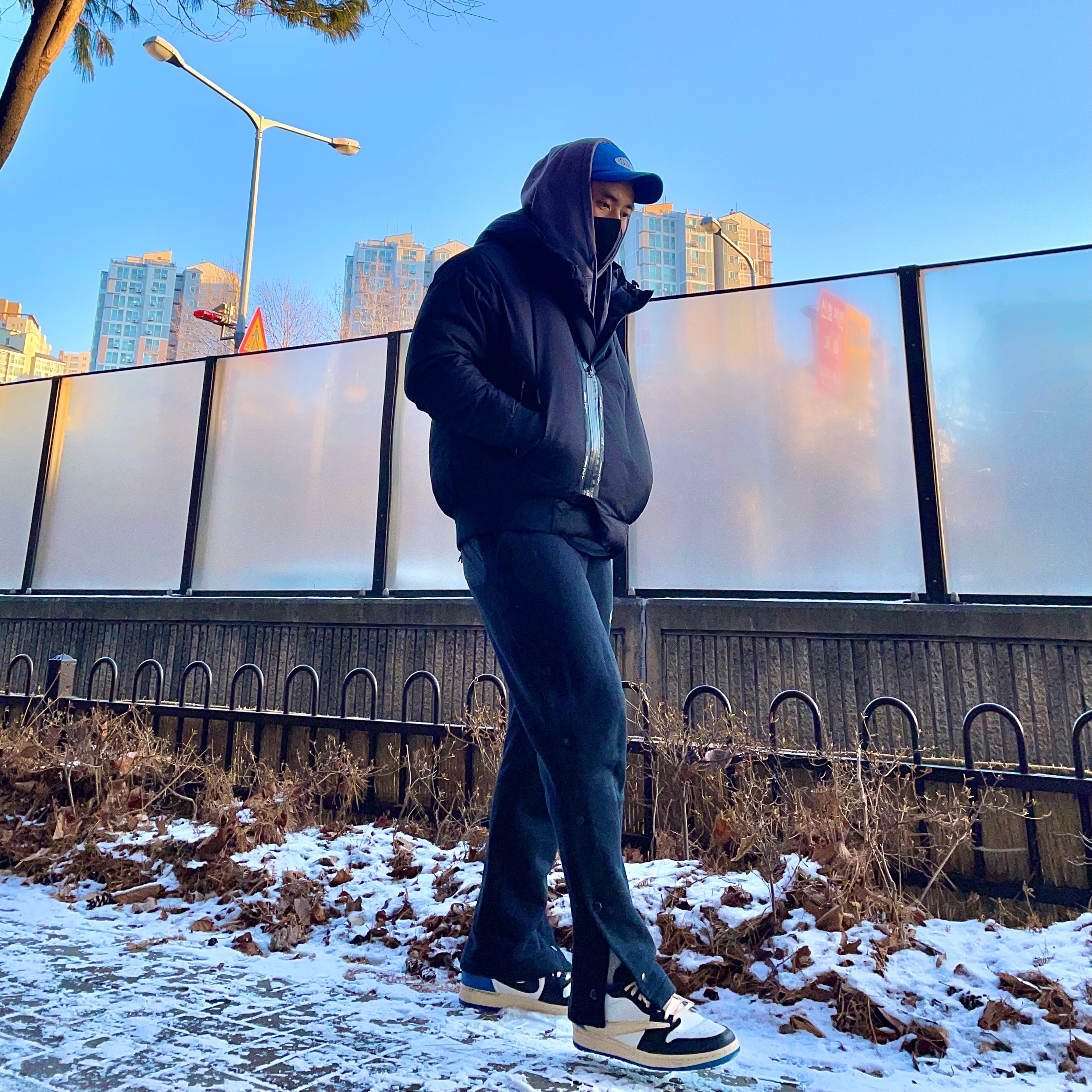Jordan 1 x Travis Scott x Fragment Retro Low OG SP Military Blue 착용 스타일