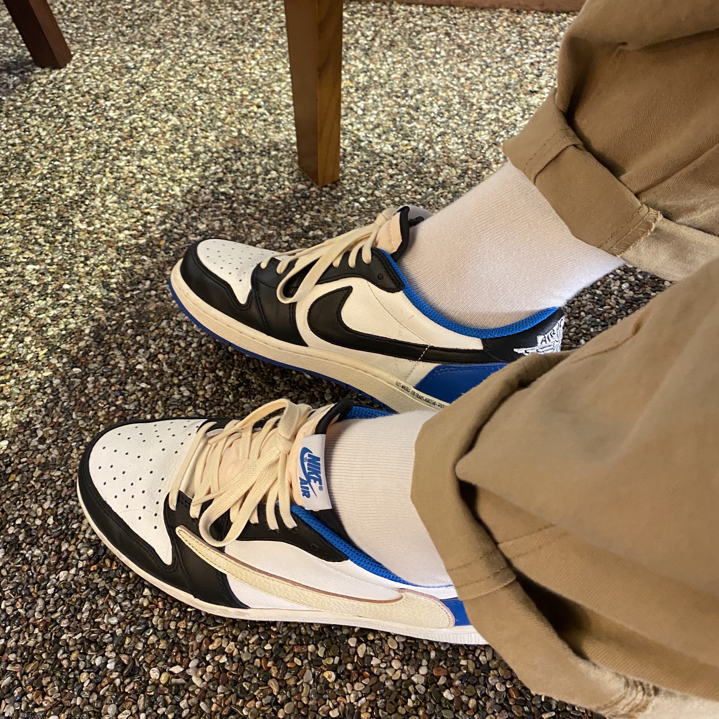 Jordan 1 x Travis Scott x Fragment Retro Low OG SP Military Blue 착용 스타일