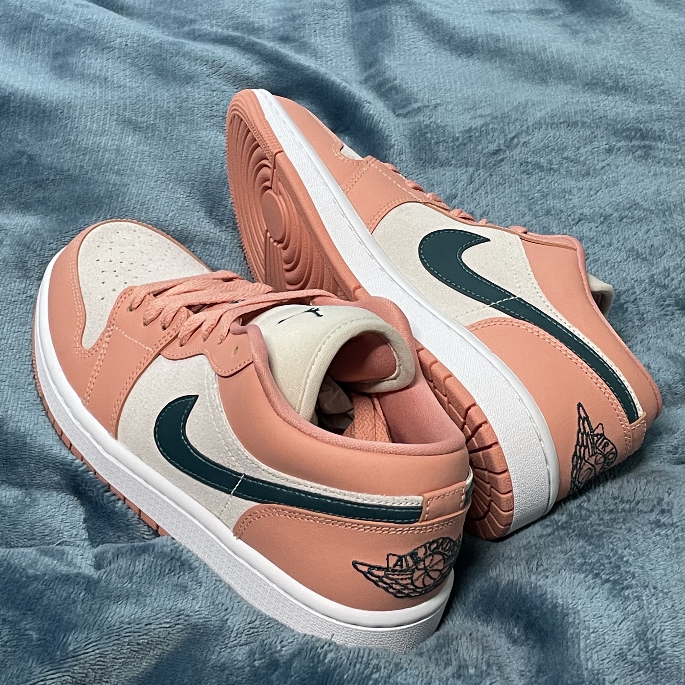 (W) Jordan 1 Low Light Madder Root 착용 스타일 - 1