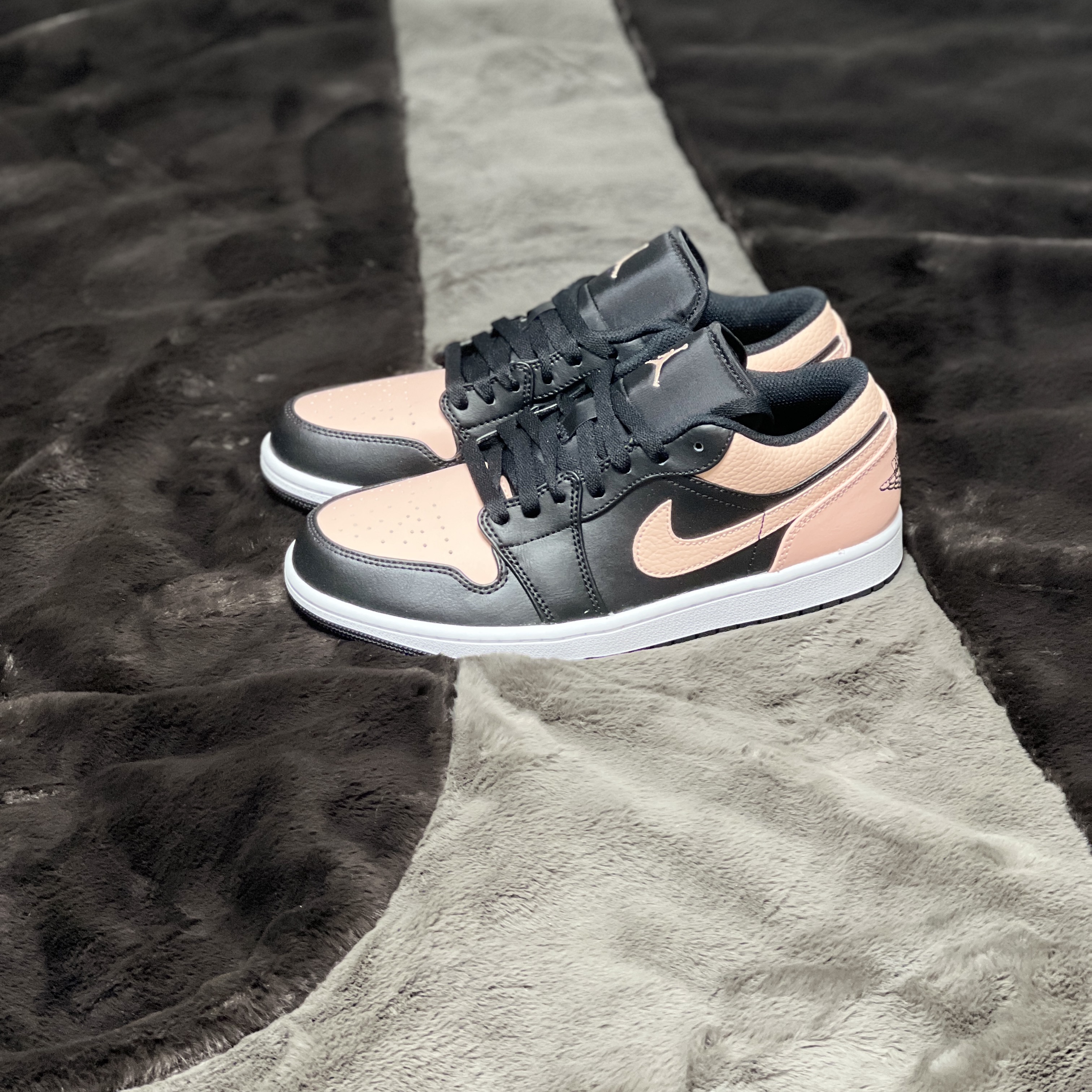 Jordan 1 Low Crimson Tint 착용 스타일 - 2