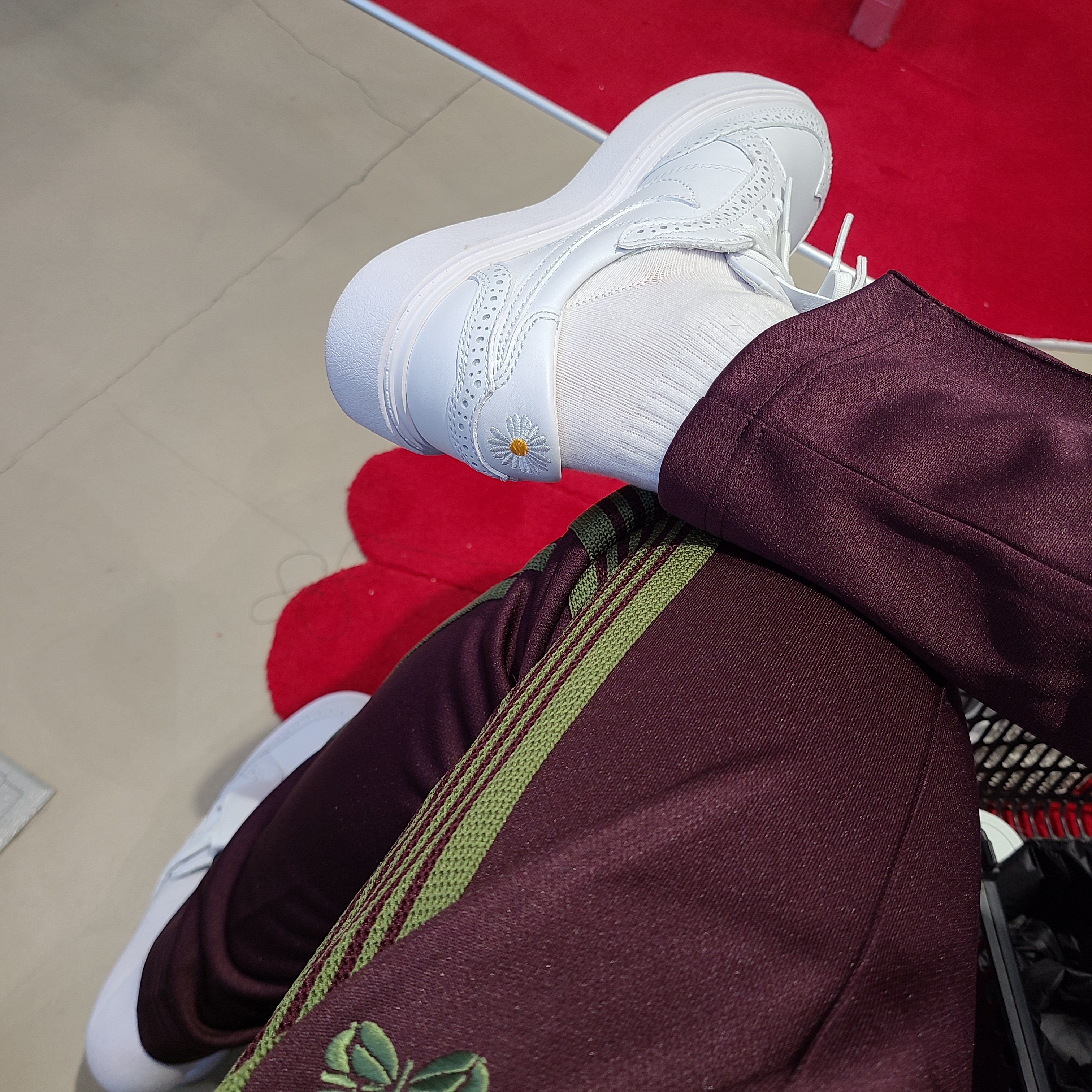 Needles Narrow Track Pants Poly Smooth Maroon, Nike x Peaceminusone Kwondo1 White 착용 스타일