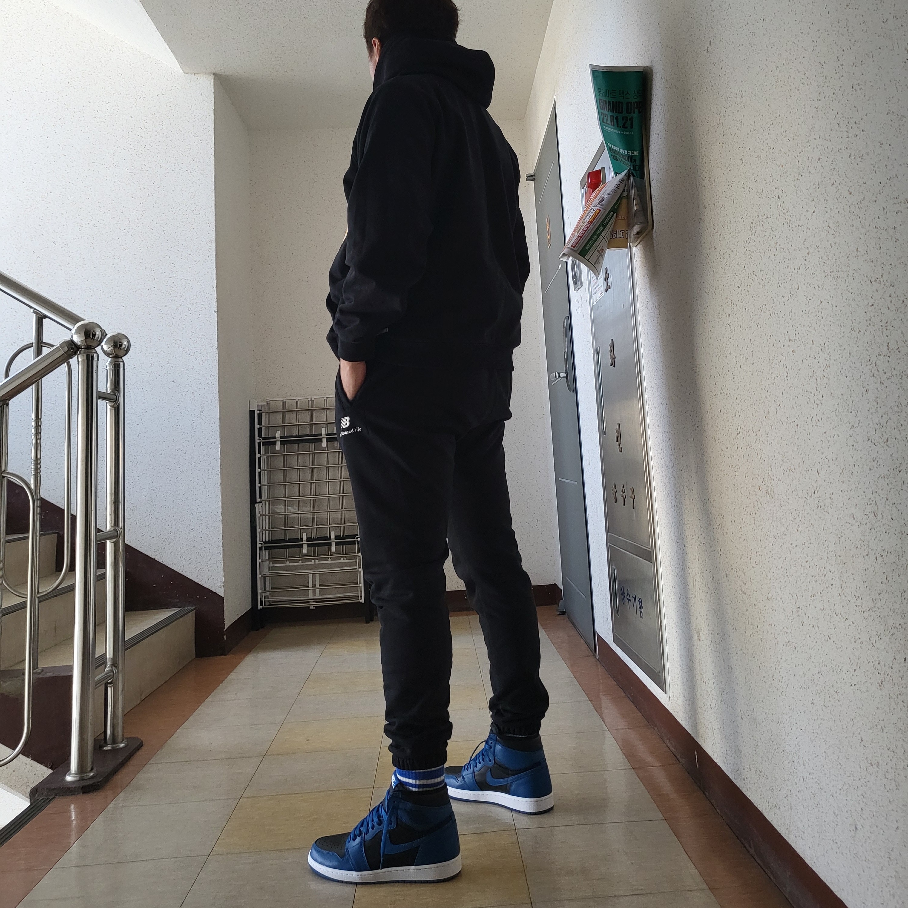 Jordan 1 Retro High OG Dark Marina Blue 착용 스타일 - 1