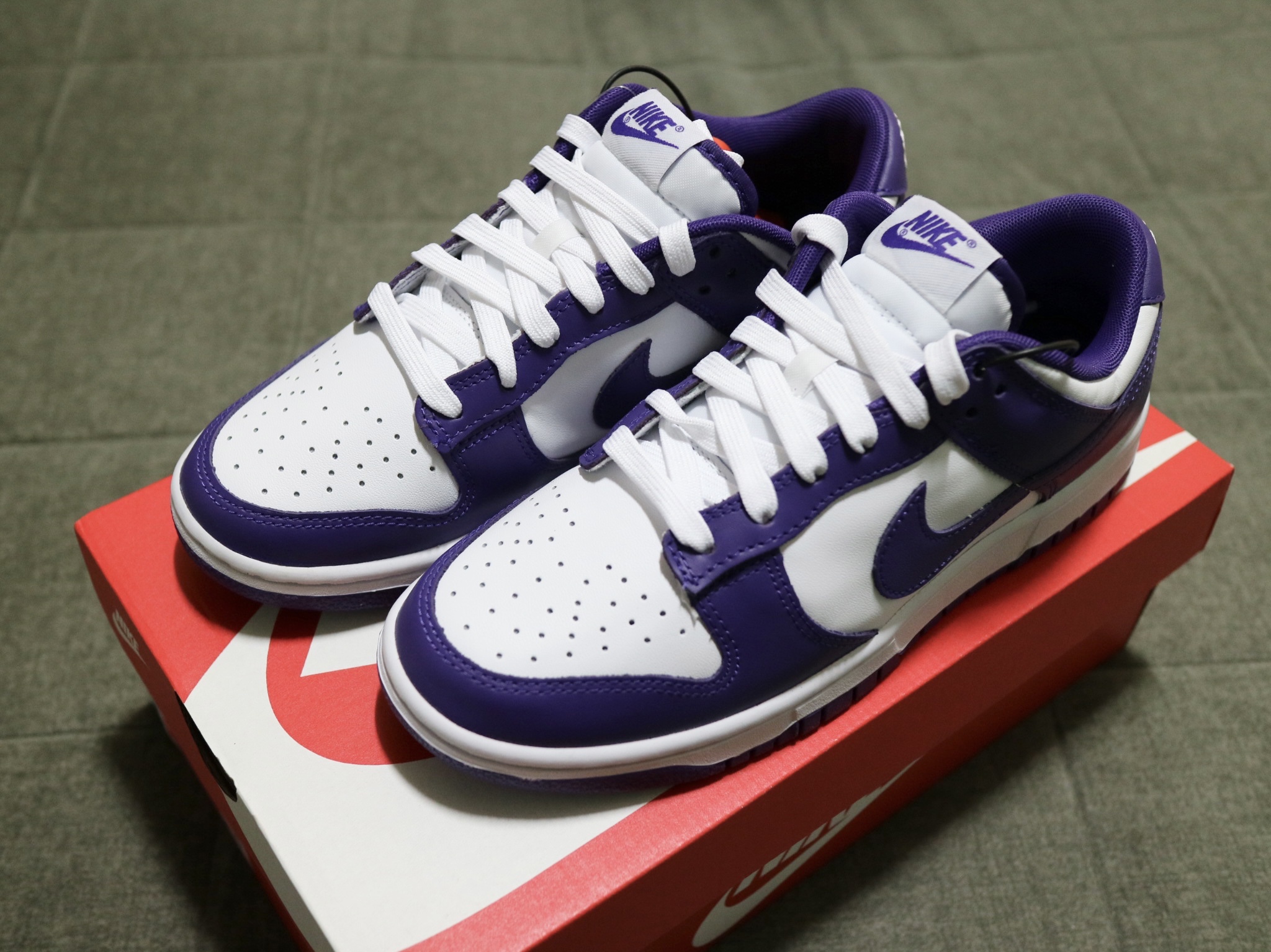 Nike Dunk Low Retro Championship Court Purple 착용 스타일 - 2