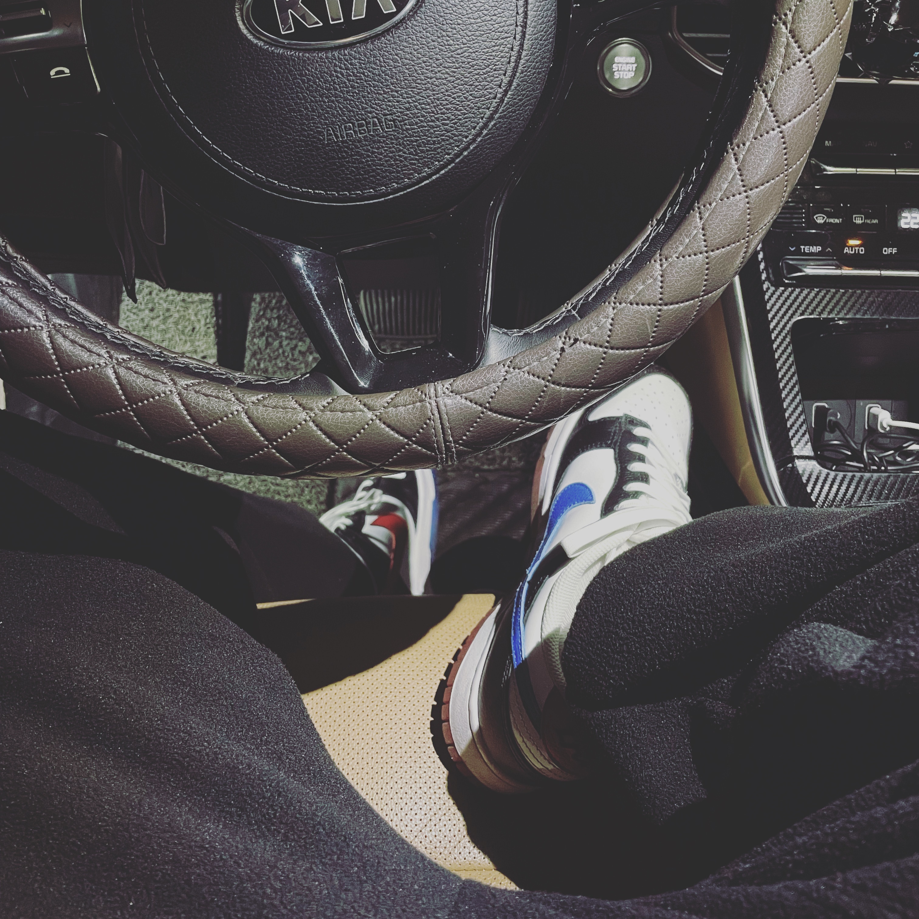 Nike Dunk Low SE Seoul 착용 스타일
