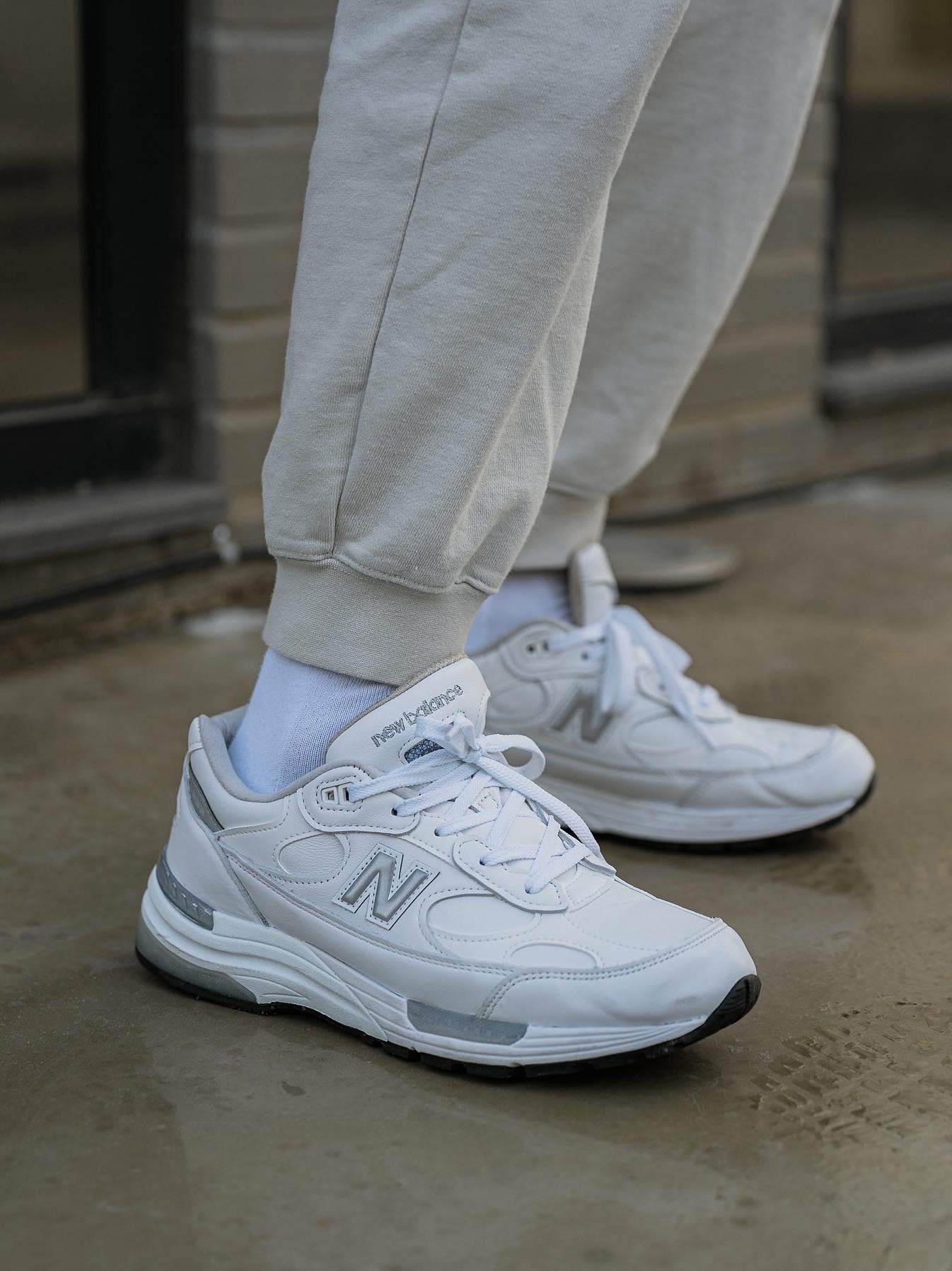 New Balance 992 Made in USA White Silver 착용 스타일 - 3