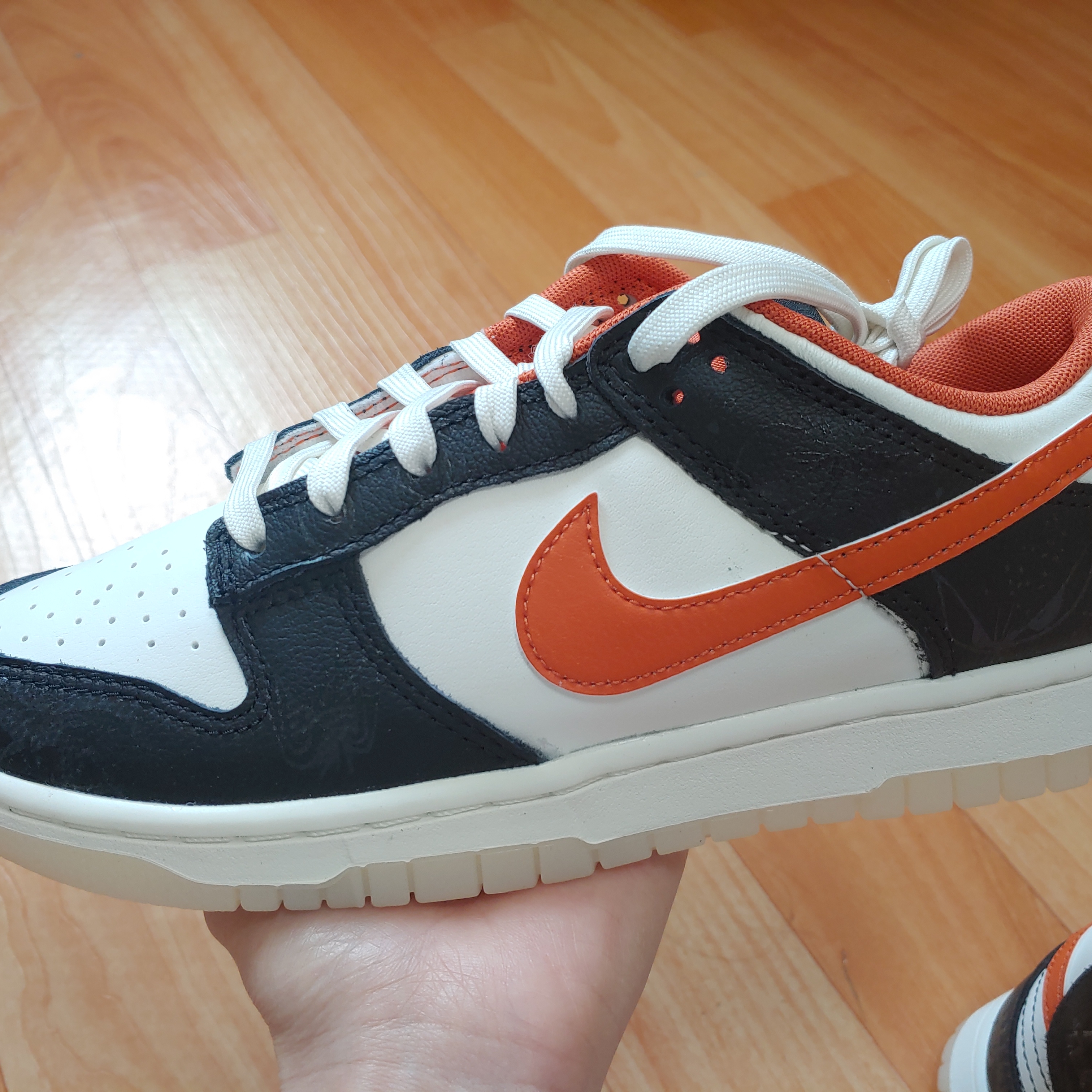 Nike Dunk Low Retro PRM Halloween 착용 스타일