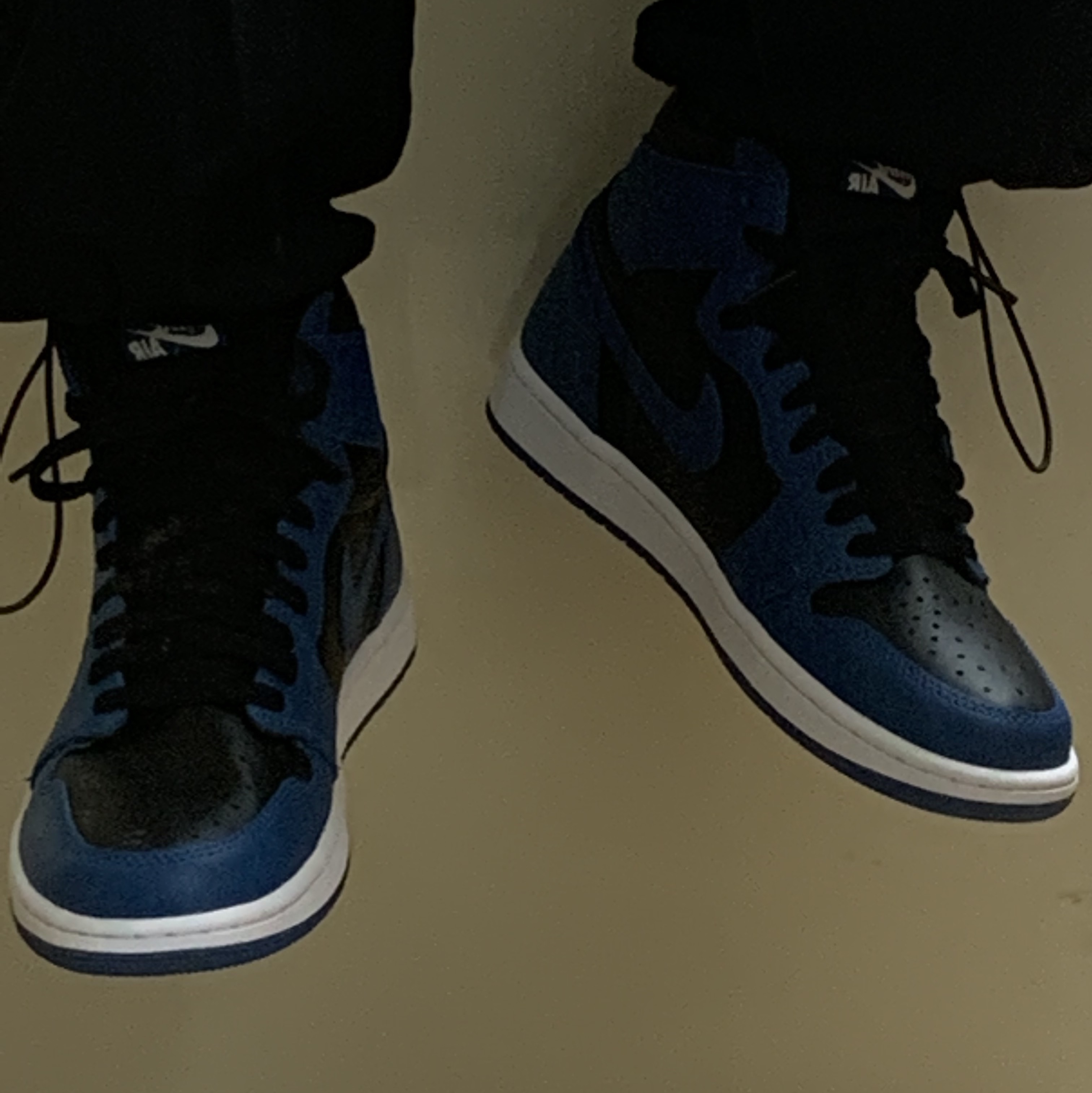 Jordan 1 Retro High OG Dark Marina Blue 착용 스타일 - 2