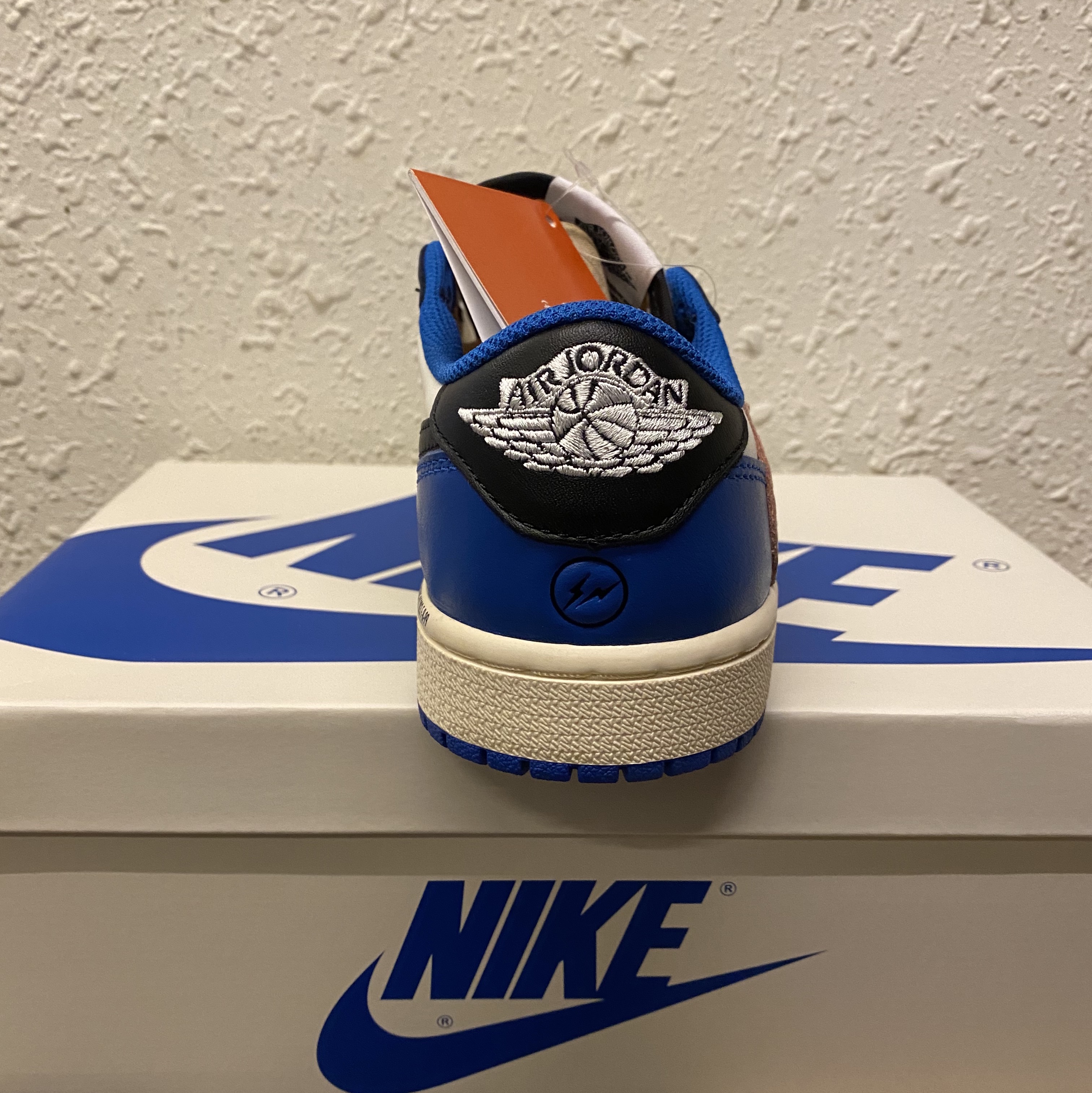 Jordan 1 x Travis Scott x Fragment Retro Low OG SP Military Blue 착용 스타일 - 2