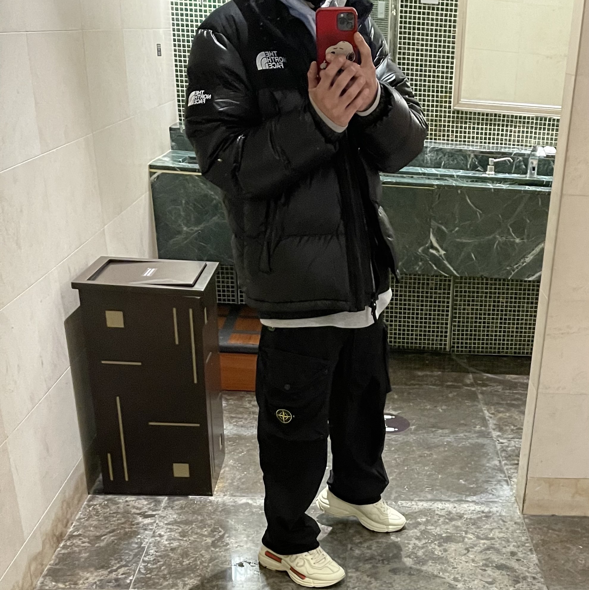 Gucci Rhyton Leather Sneakers Logo, Stone Island 30203 Cargo Pants 5 Pockets Black - 21SS 착용 스타일