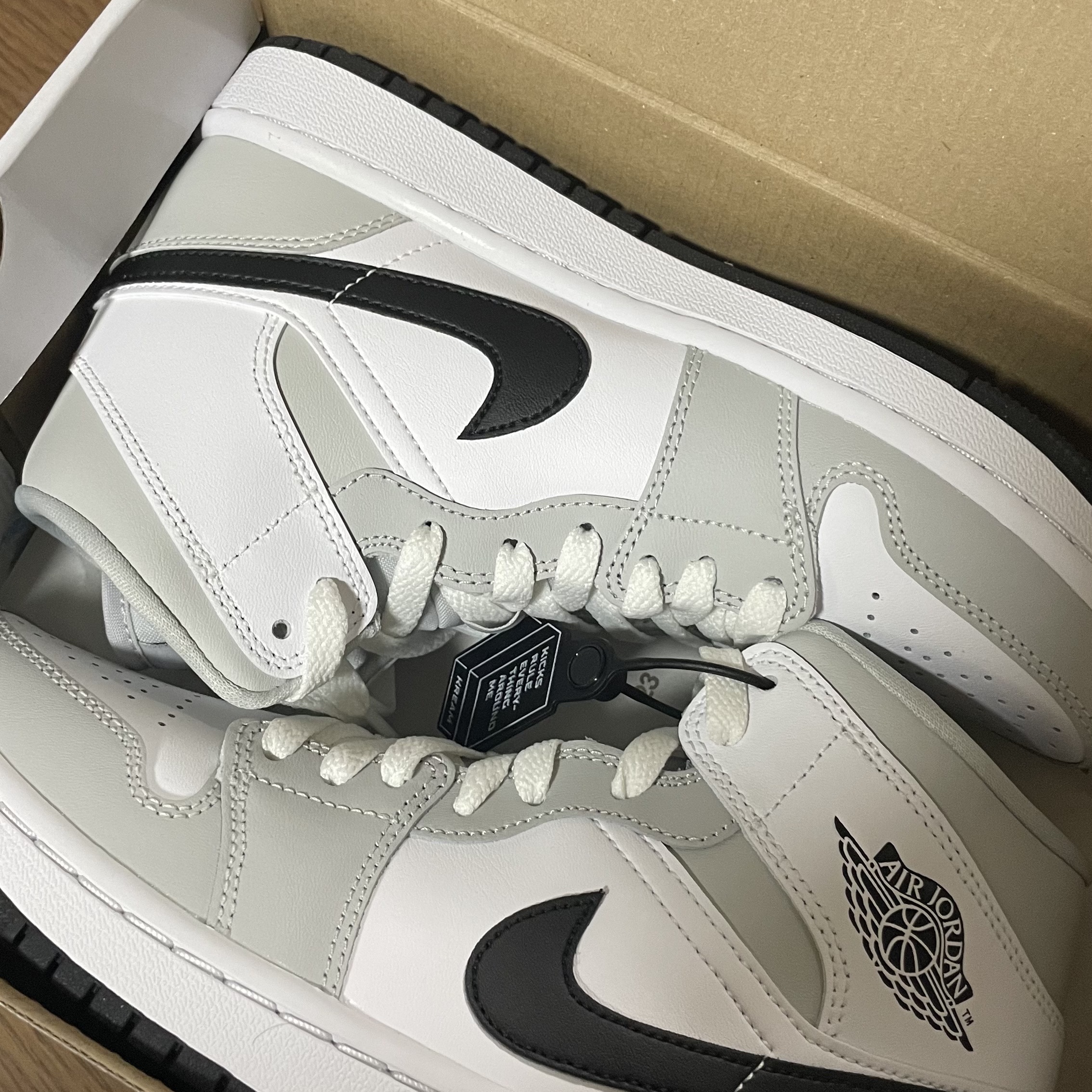 (W) Jordan 1 Mid Grey Fog 착용 스타일 - 2