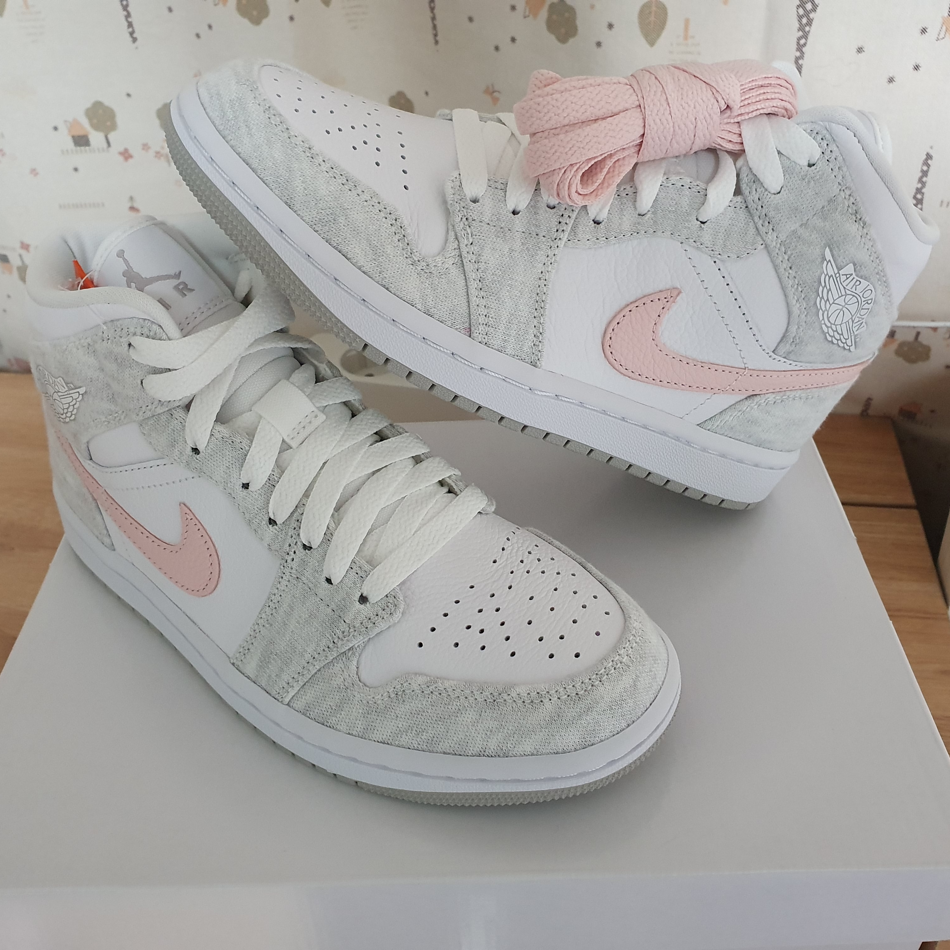(W) Jordan 1 Mid SE Light Iron Ore 착용 스타일