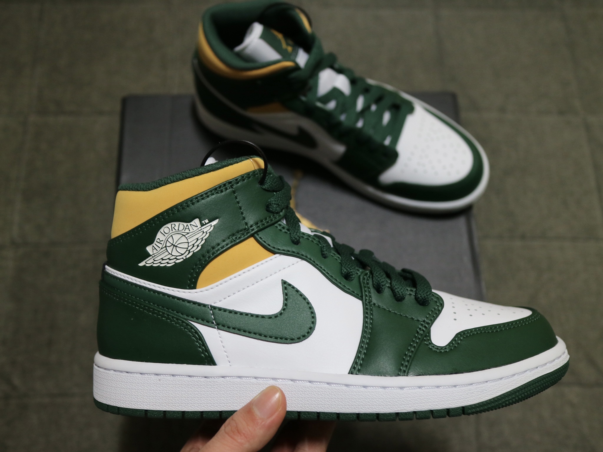 Jordan 1 Mid Sonics 2021 착용 스타일 - 1
