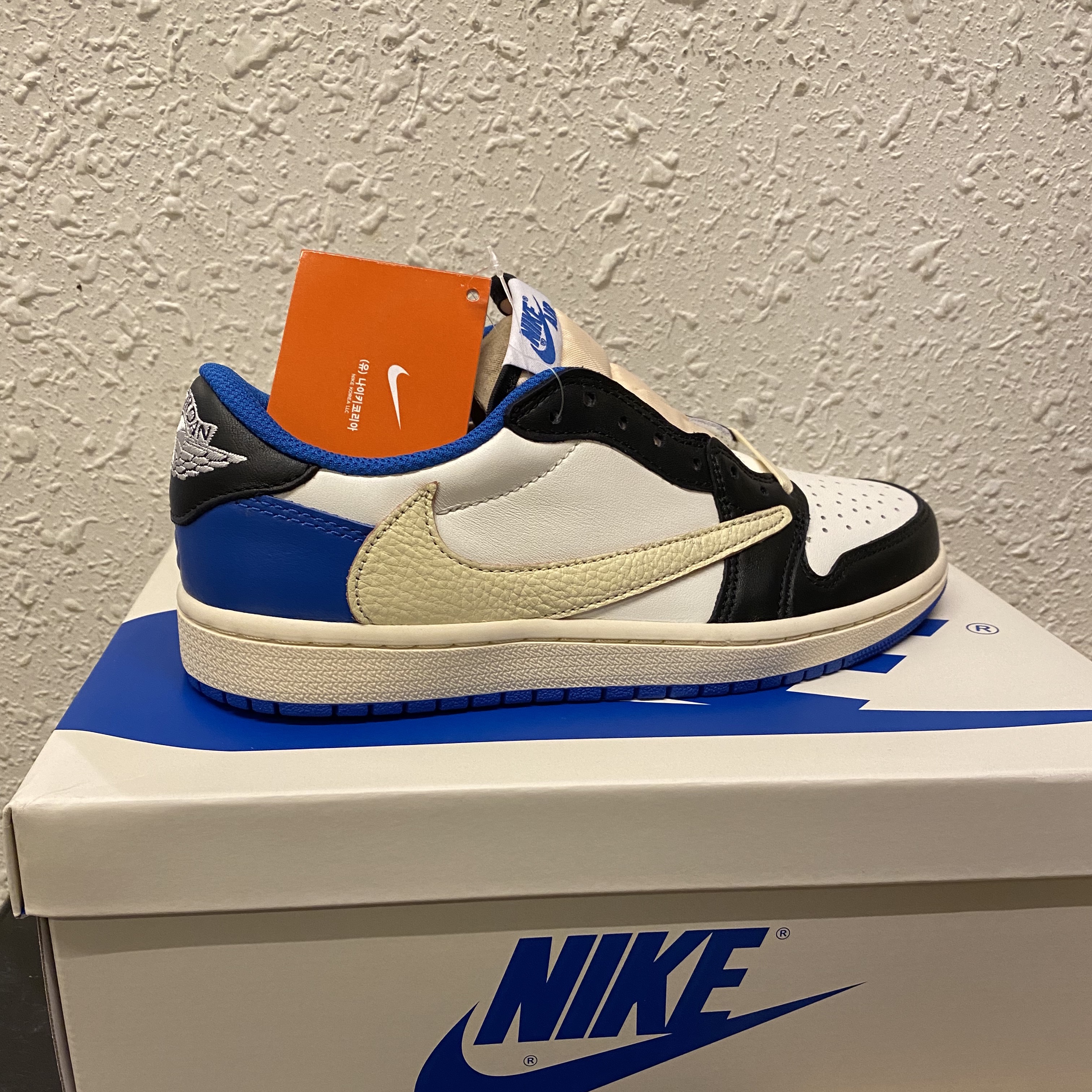 Jordan 1 x Travis Scott x Fragment Retro Low OG SP Military Blue 착용 스타일 - 4