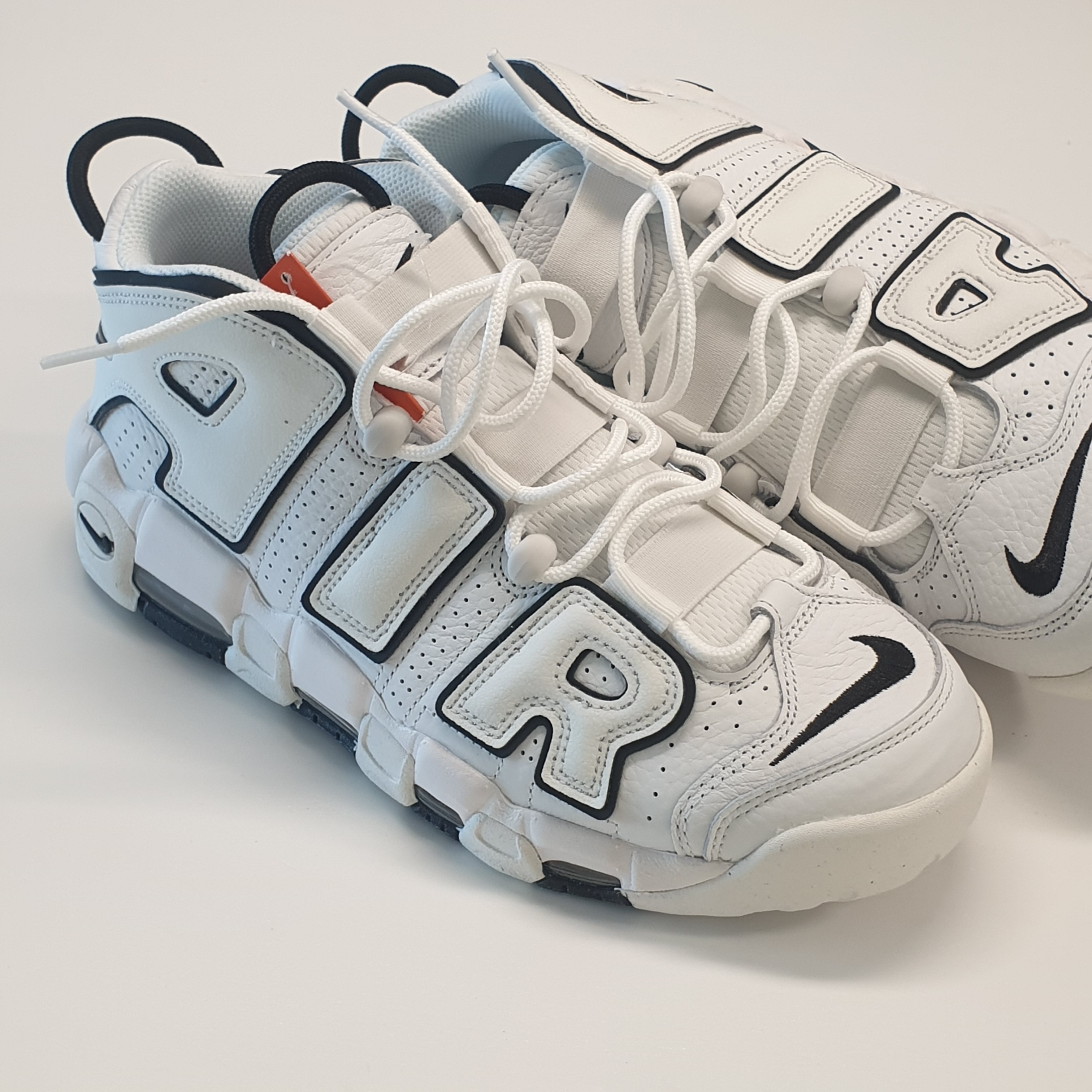 (W) Nike Air More Uptempo Summit White 착용 스타일 - 4