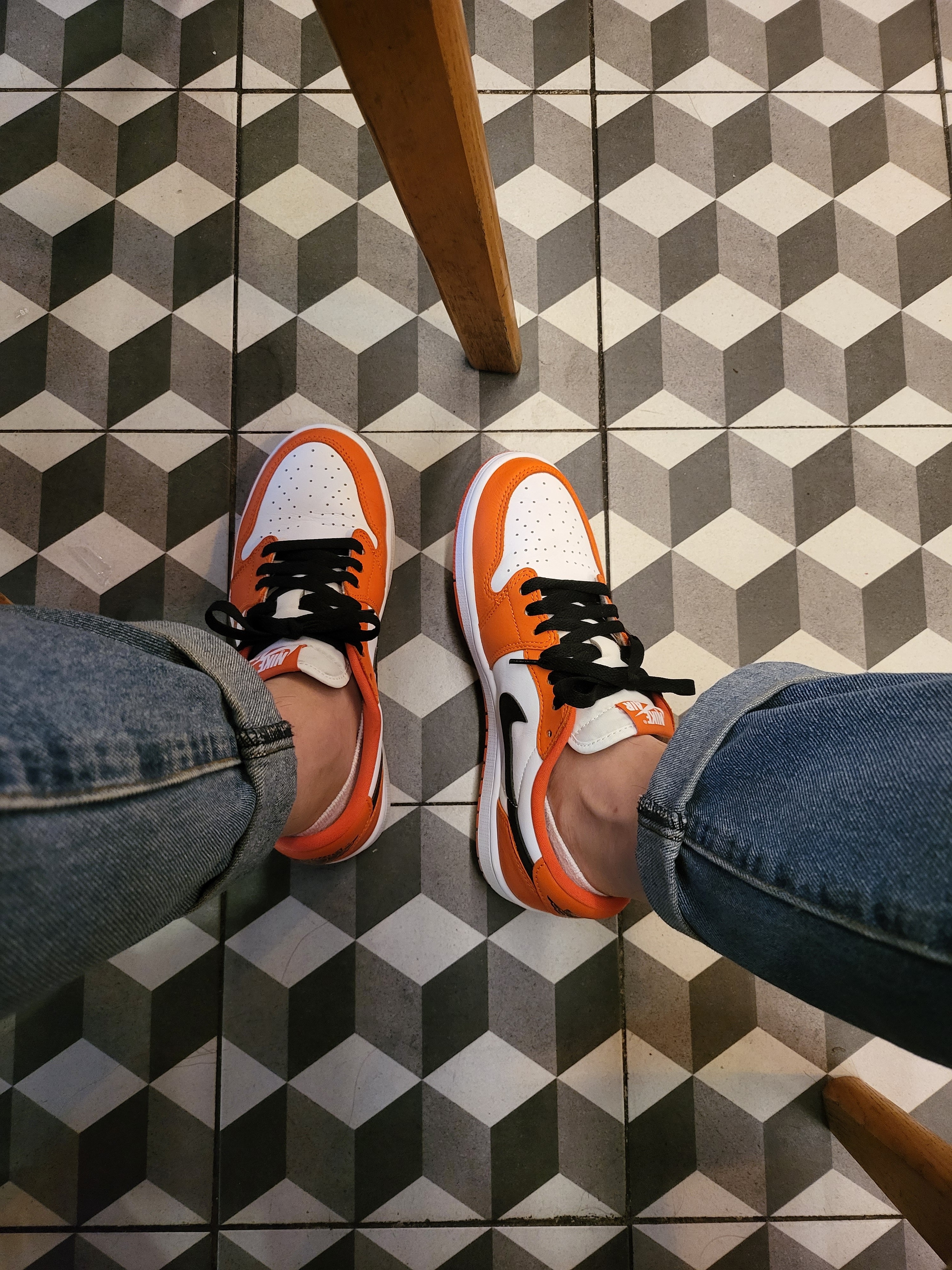 Jordan 1 Low OG Starfish, Samsung Galaxy Z Fold3 Thom Browne Edition (Korean Ver.) 착용 스타일 - 4
