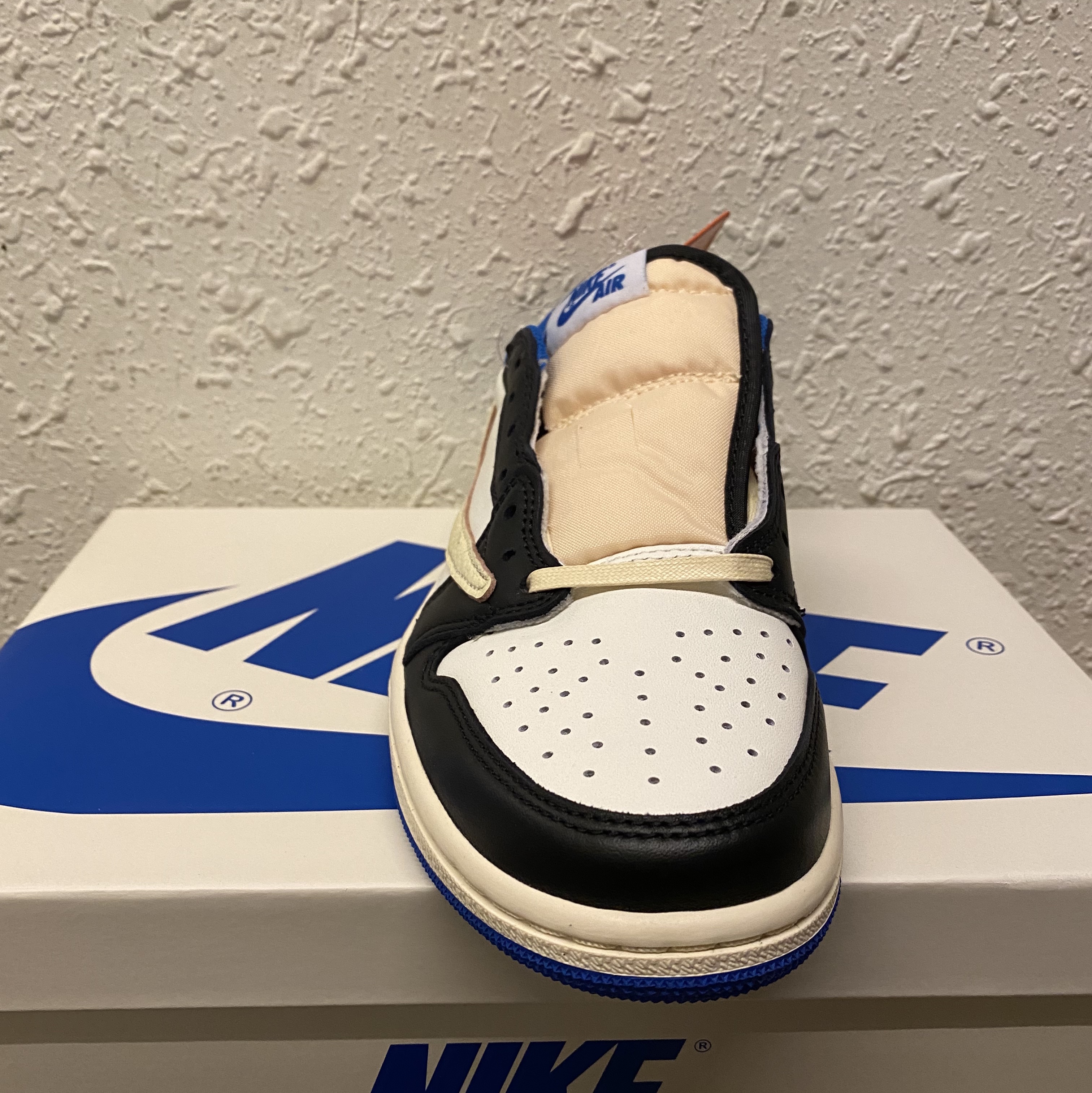 Jordan 1 x Travis Scott x Fragment Retro Low OG SP Military Blue 착용 스타일 - 1