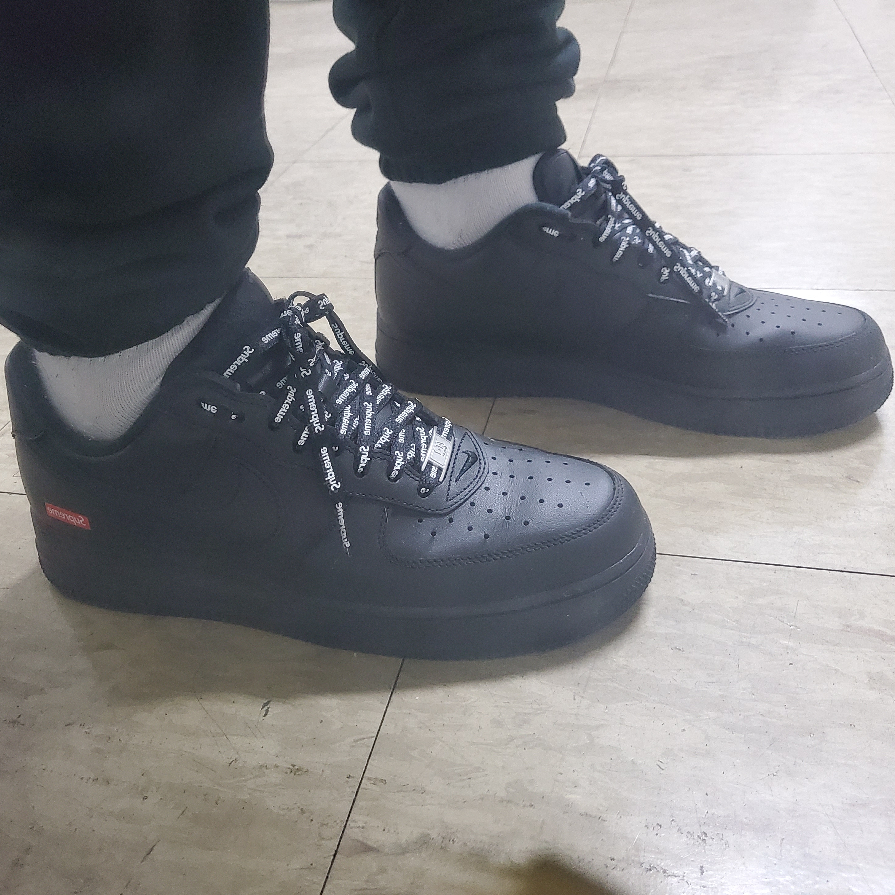 Essentials The Core Collection Sweatpants Black, Nike x Supreme Air Force 1 Low Black 착용 스타일 - 2