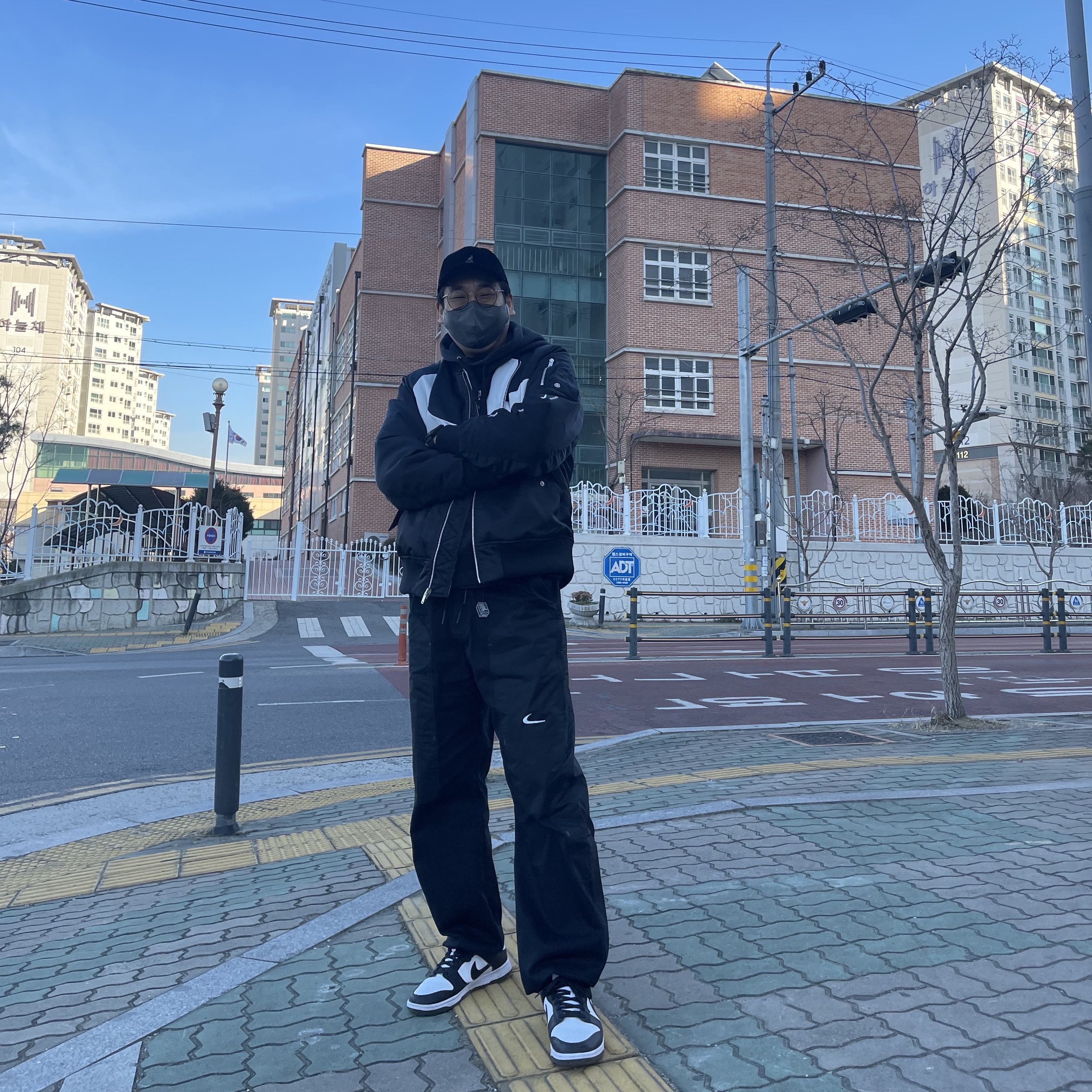 Nike Dunk Low Retro Black, Nike x Off-White NRG Pants Black 착용 스타일 - 2