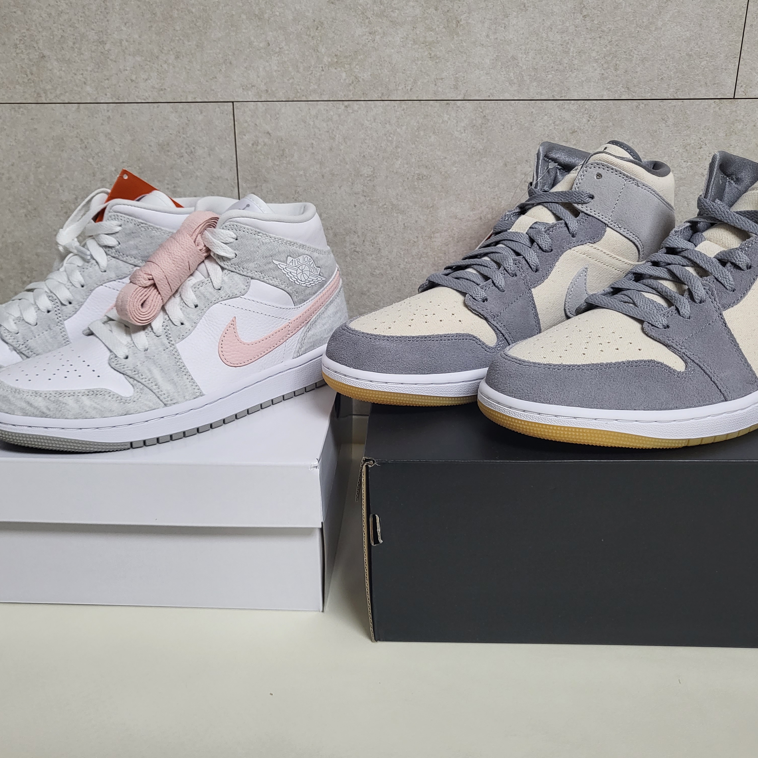 Jordan 1 Mid SE Coconut Milk Particle Grey, (W) Jordan 1 Mid SE Light Iron Ore 착용 스타일 - 1