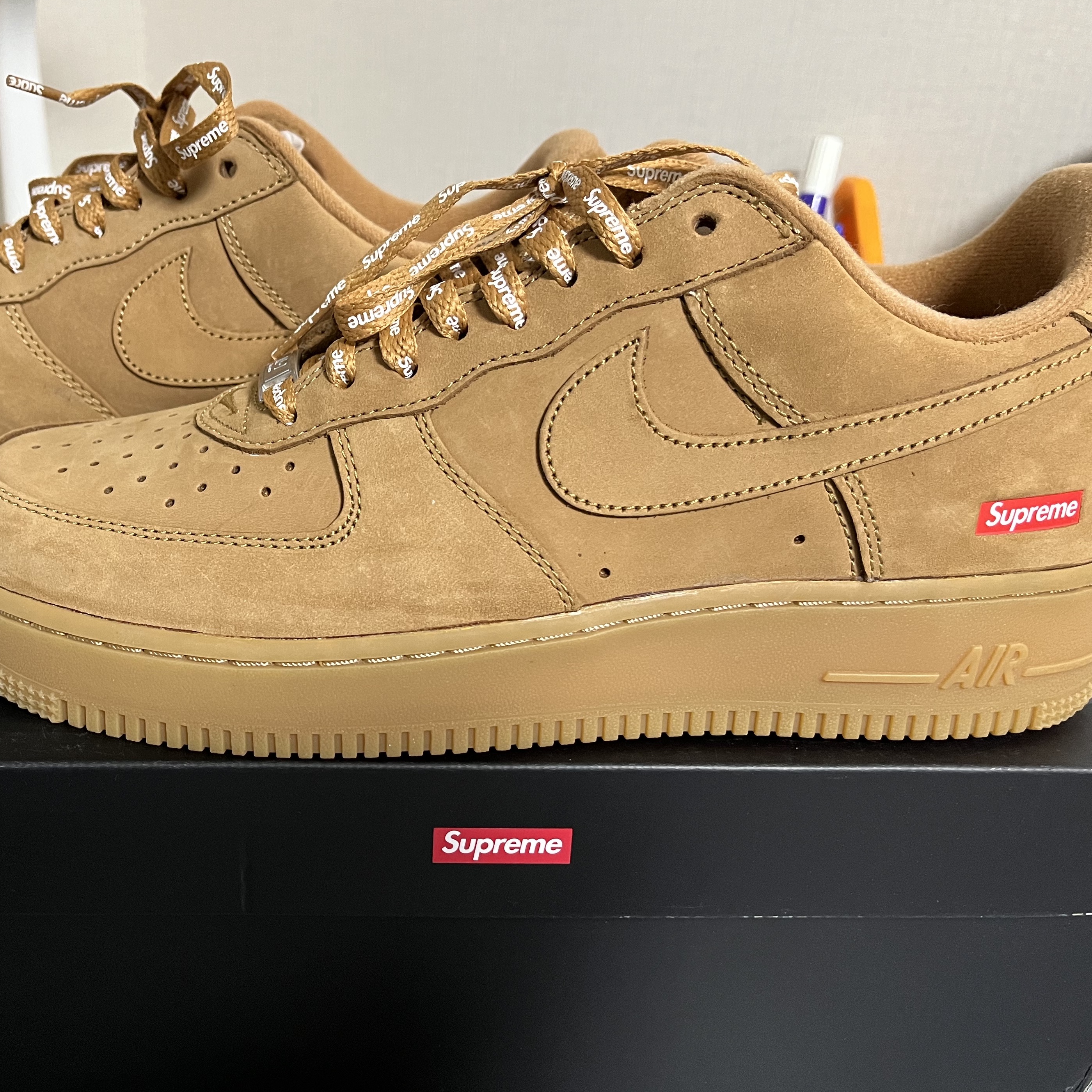 Nike x Supreme Air Force 1 Low Flax 착용 스타일