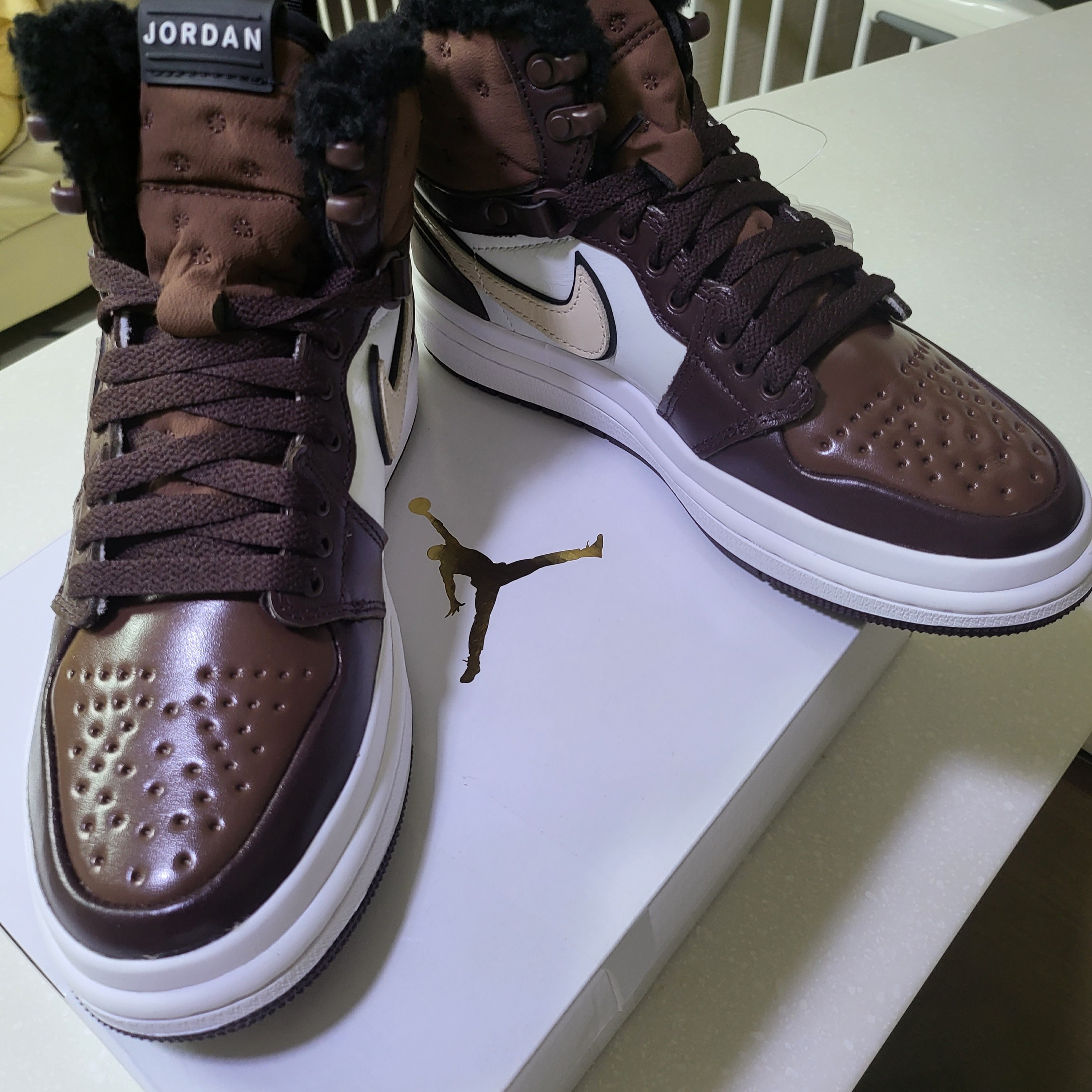 (W) Jordan 1 Acclimate Brown Basalt 착용 스타일 - 2