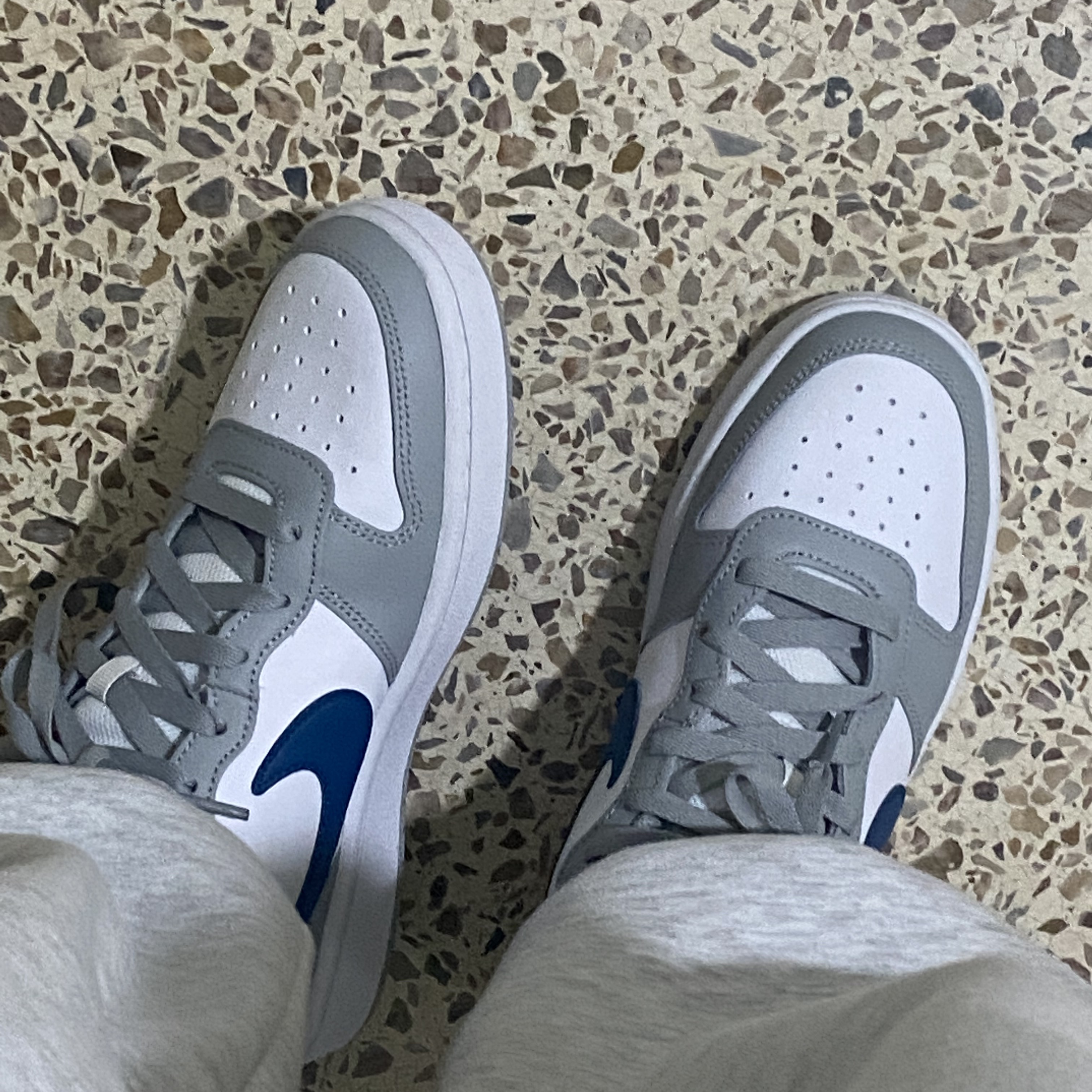 (GS) Nike Court Borough Low 2 Light Smoke Grey 착용 스타일