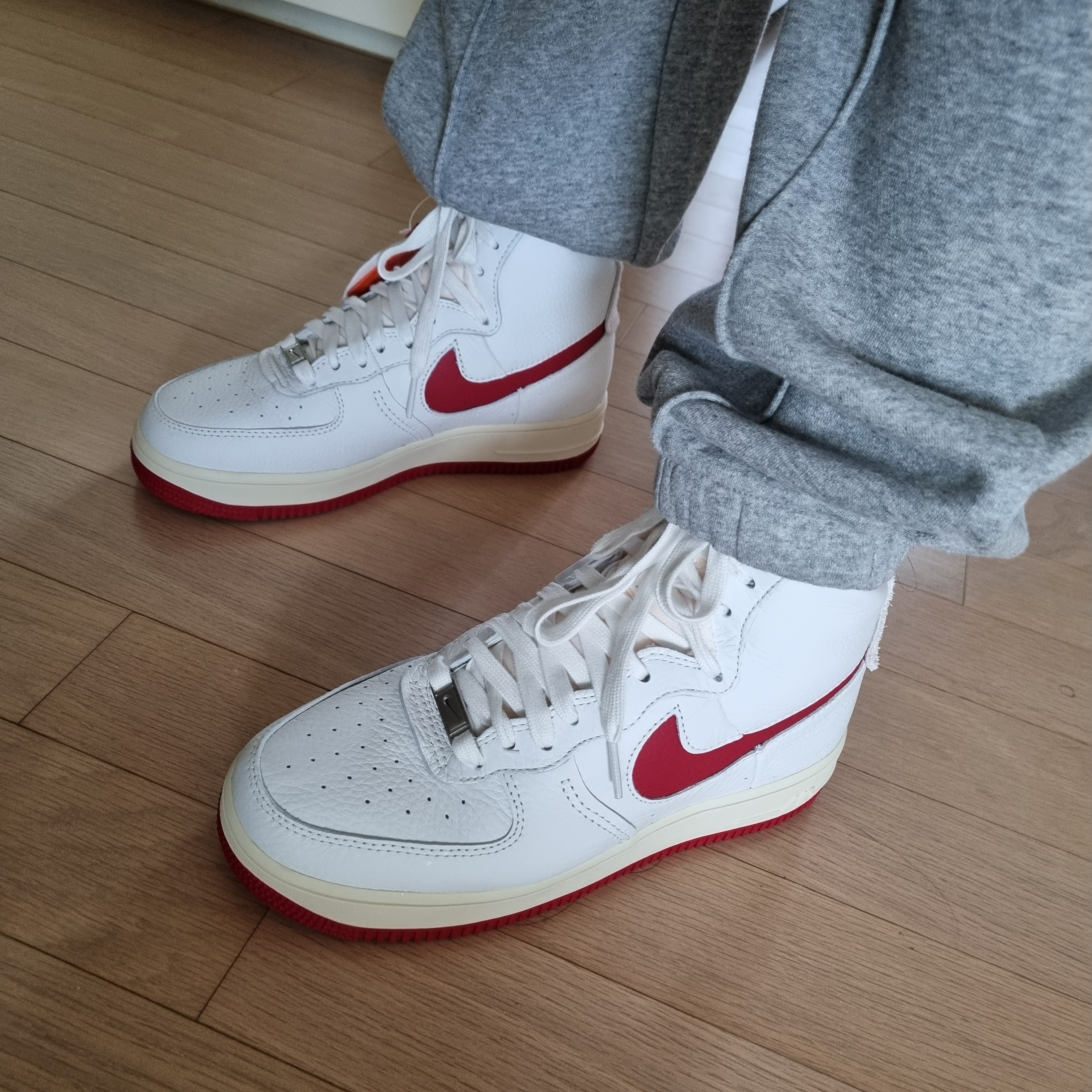 (W) Nike Air Force 1 High Sculpt Gym Red 착용 스타일