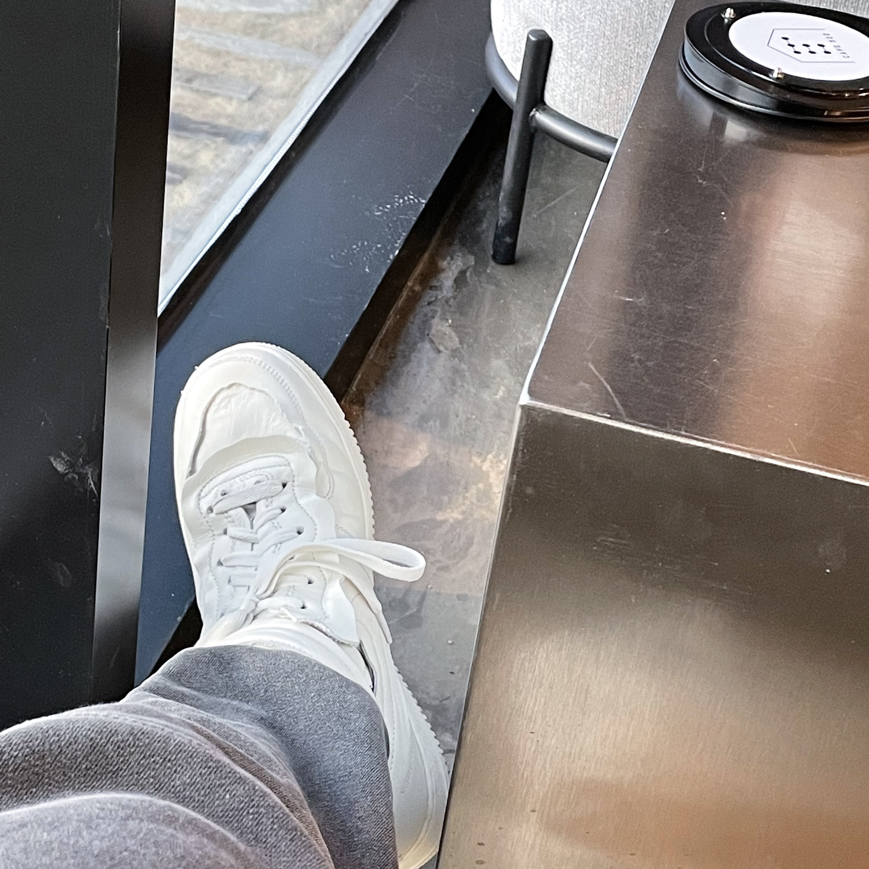 Nike x Comme des Garcons Homme Plus Air Force Mid White 착용 스타일 - 2