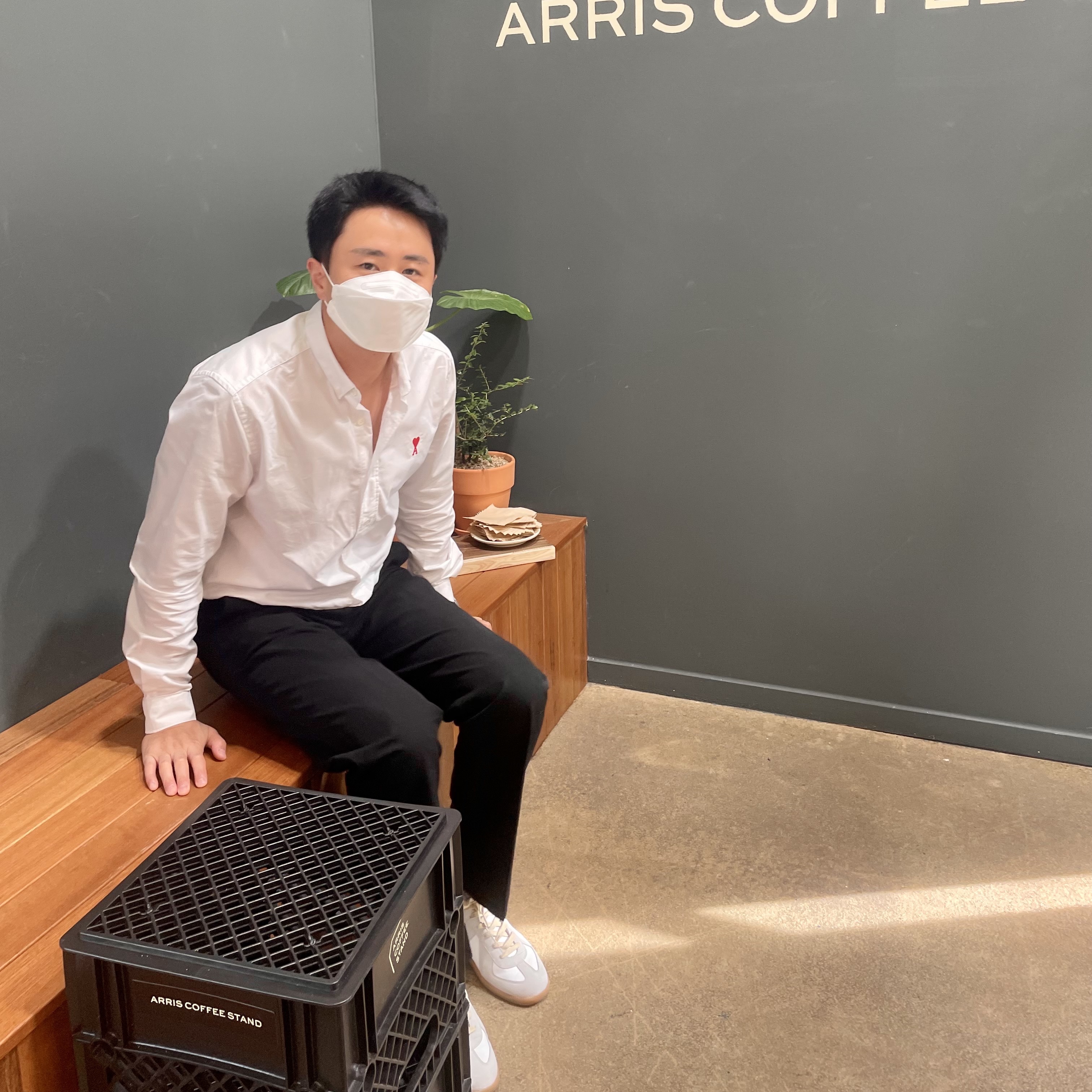 Maison Margiela Calfskin Replica Sneakers, AMI de Coeur Oxford Shirt White Blanc 착용 스타일