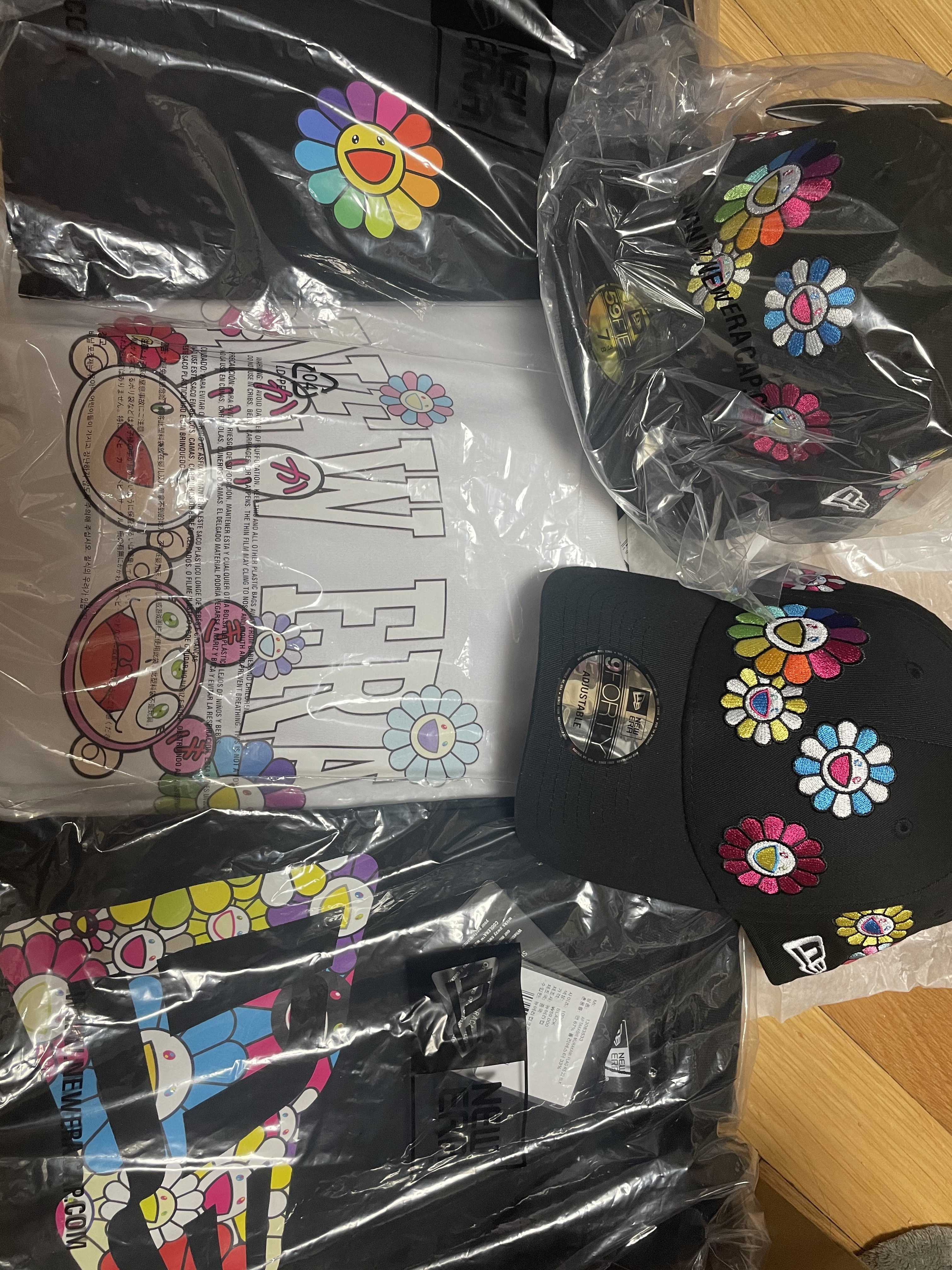 Jordan 1 x Union Retro High Black Toe, New Era x Murakami Takashi NE Arch T-Shirt White 착용 스타일 - 3
