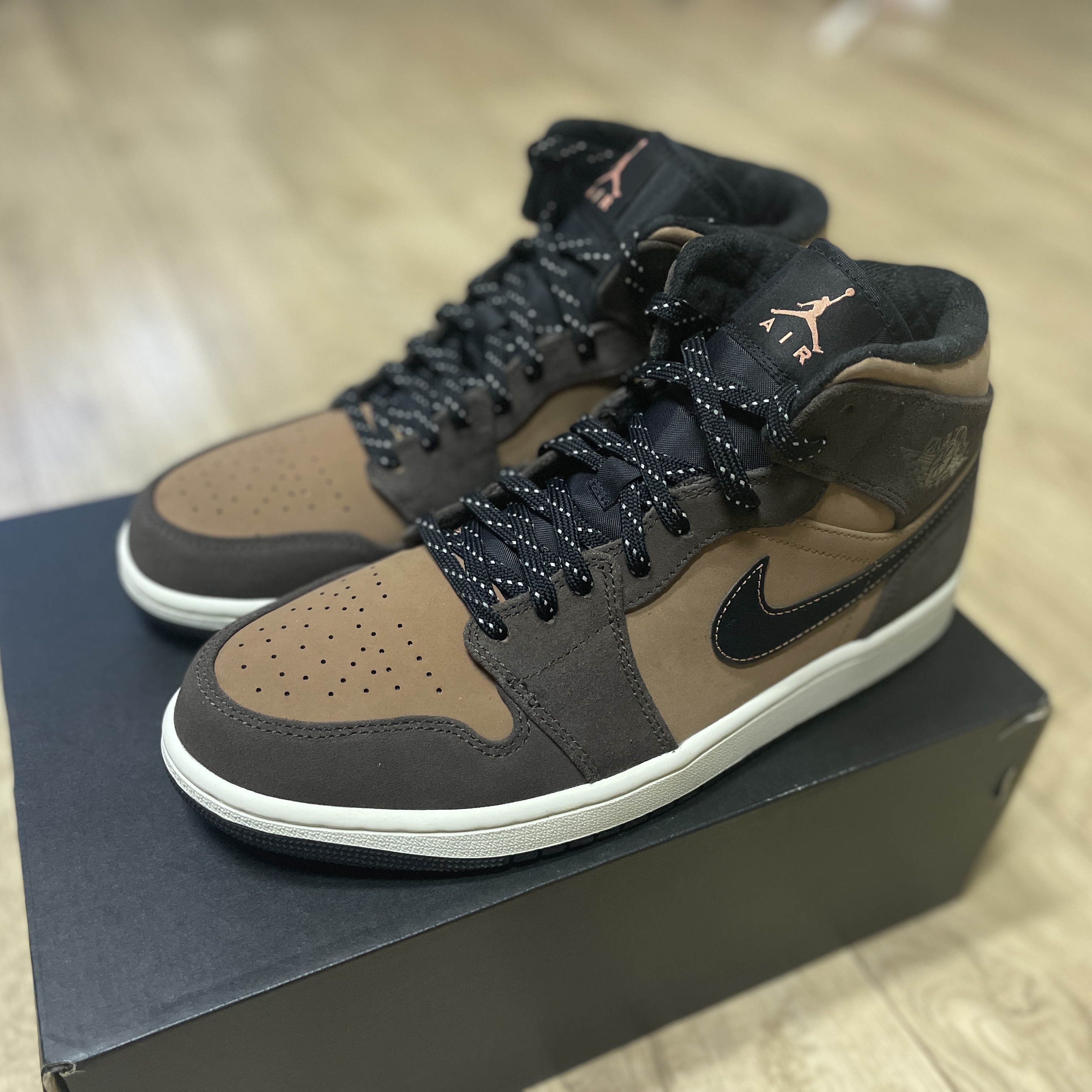 Jordan 1 Mid SE Dark Chocolate 착용 스타일