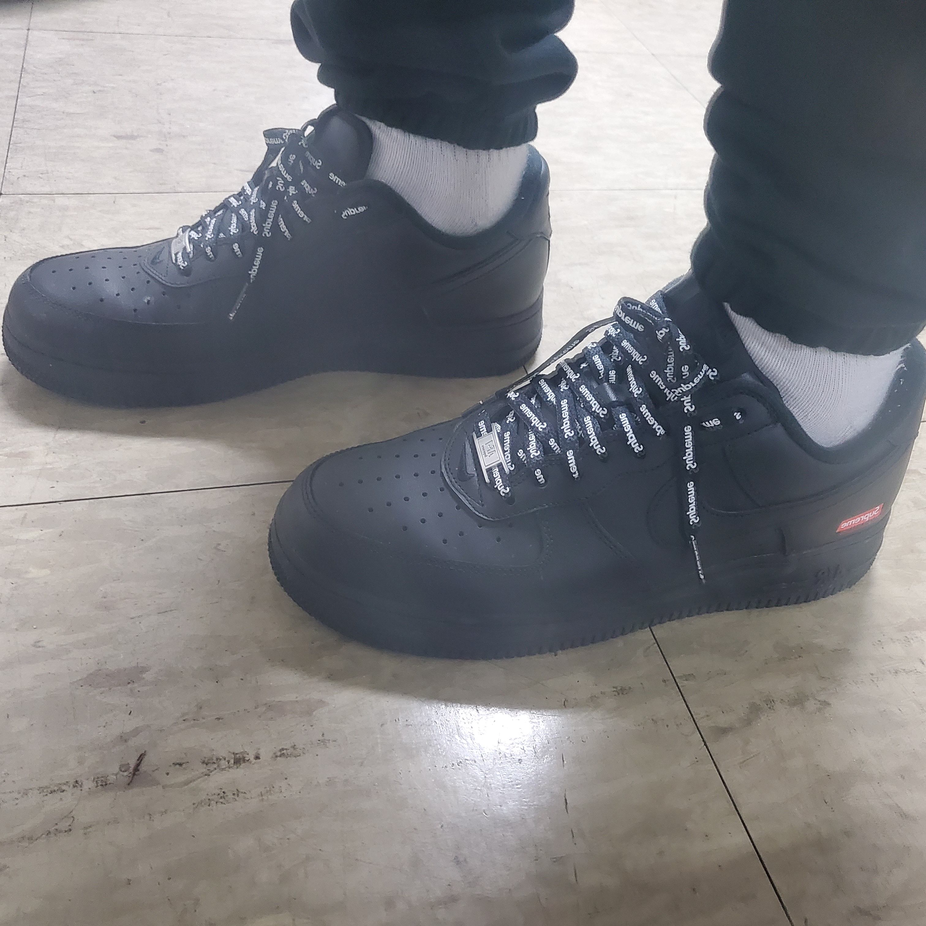 Essentials The Core Collection Sweatpants Black, Nike x Supreme Air Force 1 Low Black 착용 스타일 - 3