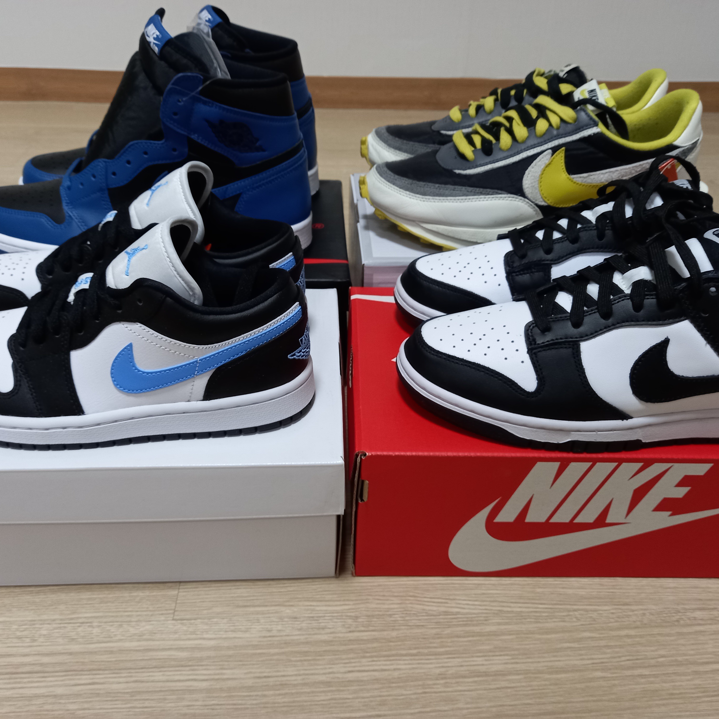 Nike x Sacai x Undercover LDWaffle Black Bright Citron, Jordan 1 Retro High OG Dark Marina Blue 착용 스타일