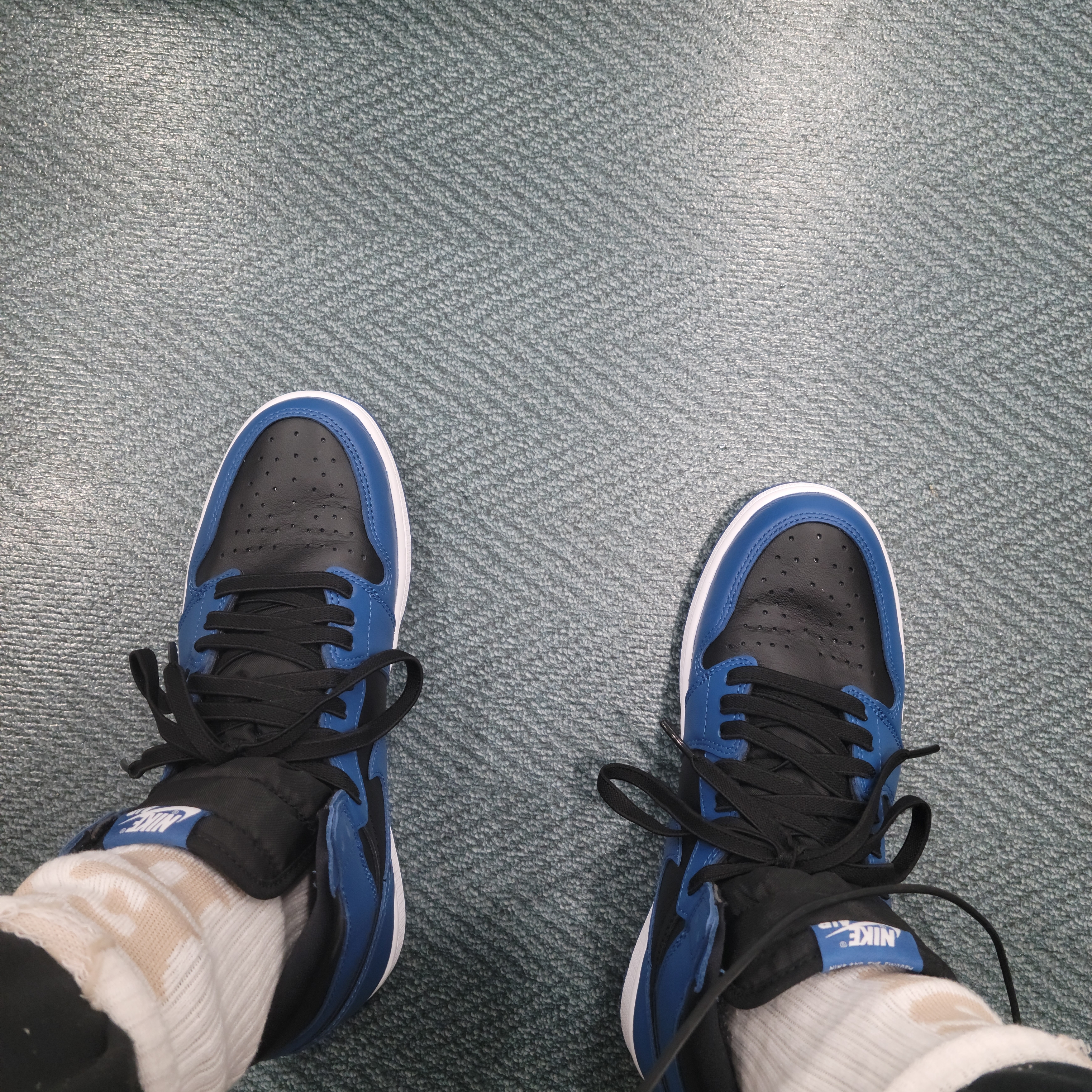 Jordan 1 Retro High OG Dark Marina Blue 착용 스타일 - 1