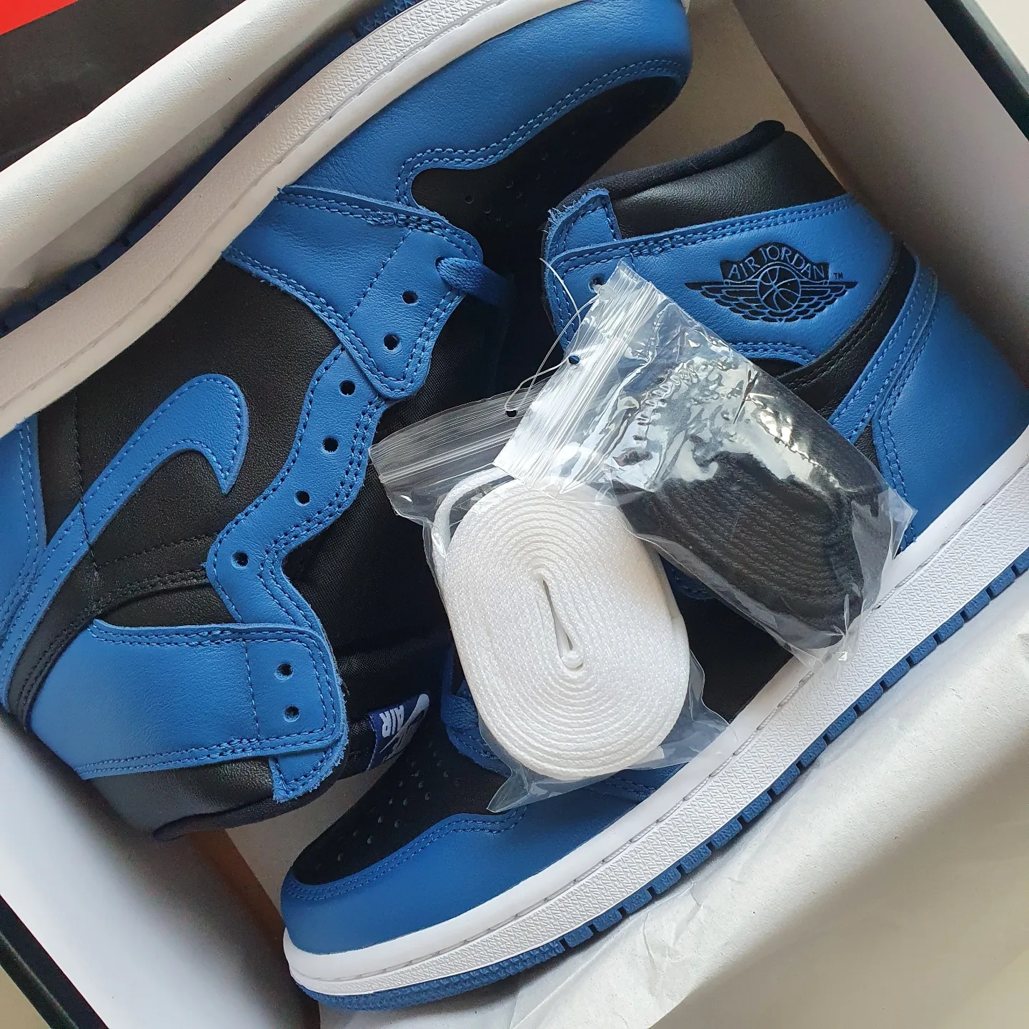 Jordan 1 Retro High OG Dark Marina Blue, Jordan 1 Retro High OG Patent Bred 착용 스타일 - 3