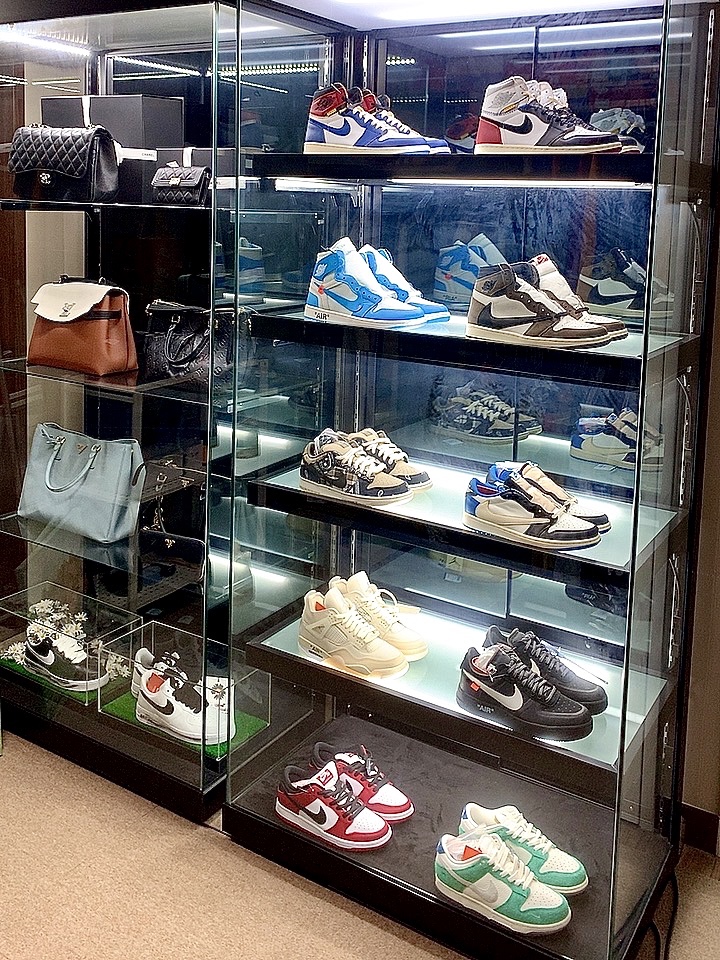 Jordan 1 x Travis Scott x Fragment Retro Low OG SP Military Blue, Jordan 1 x Travis Scott Retro High OG SP Mocha 착용 스타일 - 1