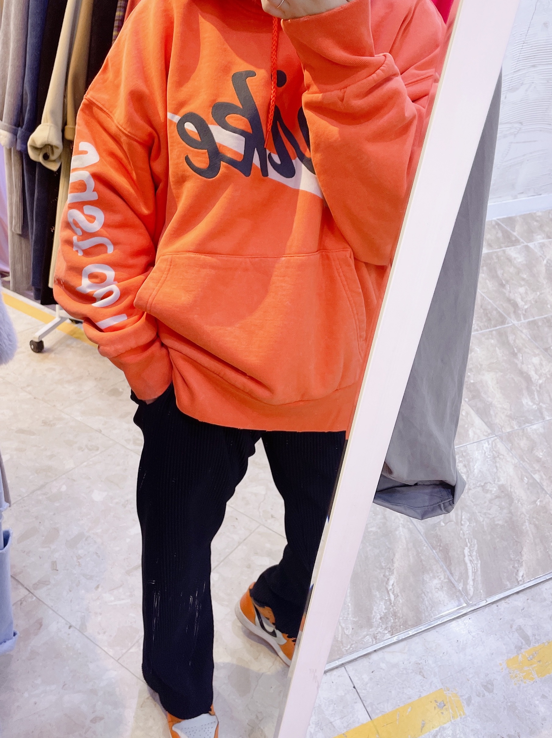 Nike x Cactus Plant Flea Market Shoebox Heavyweight Hooded Pullover Orange - US/EU, Jordan 1 Retro High OG Reverse Shattered Backboard 착용 스타일 - 2