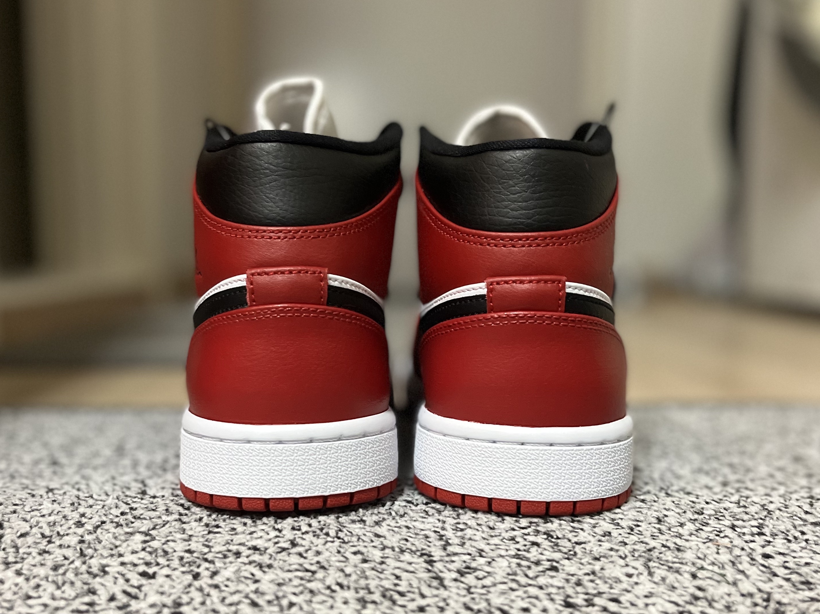 Jordan 1 Mid Chicago 2020 착용 스타일 - 3
