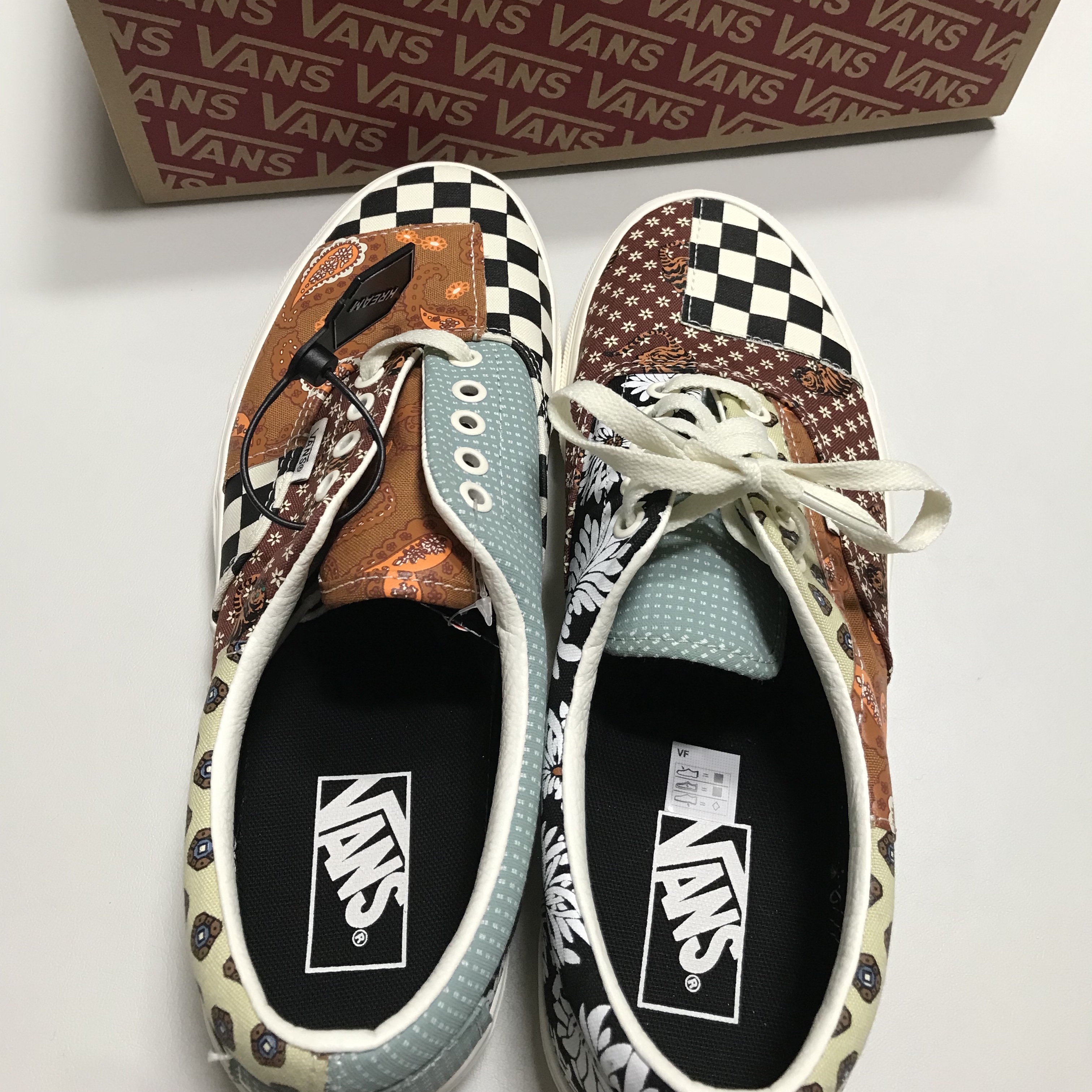 Vans Era Tiger Patchwork 착용 스타일 - 4