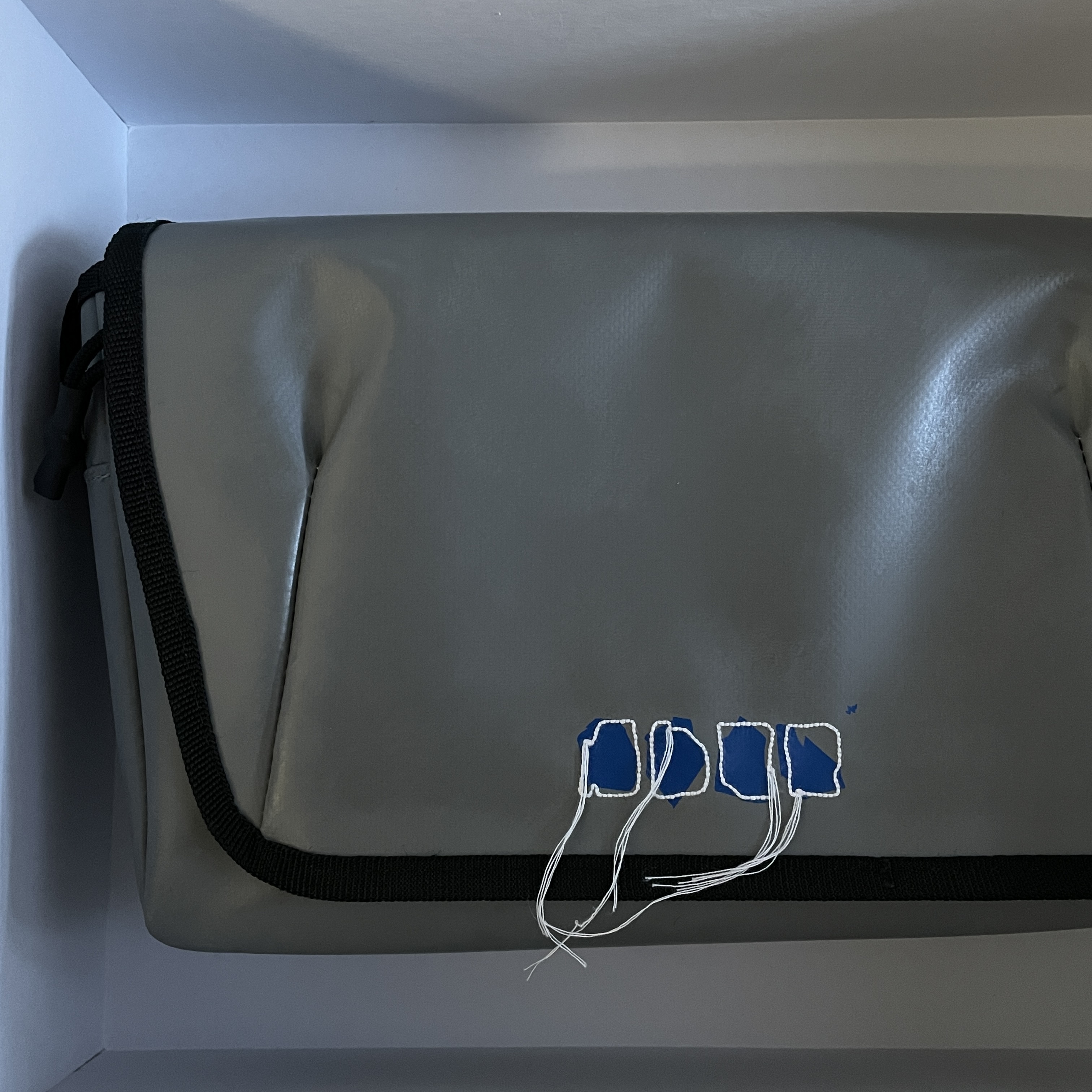 Ader Error Trace Admore Crossbody Bag Grey - 21FW 착용 스타일 - 1
