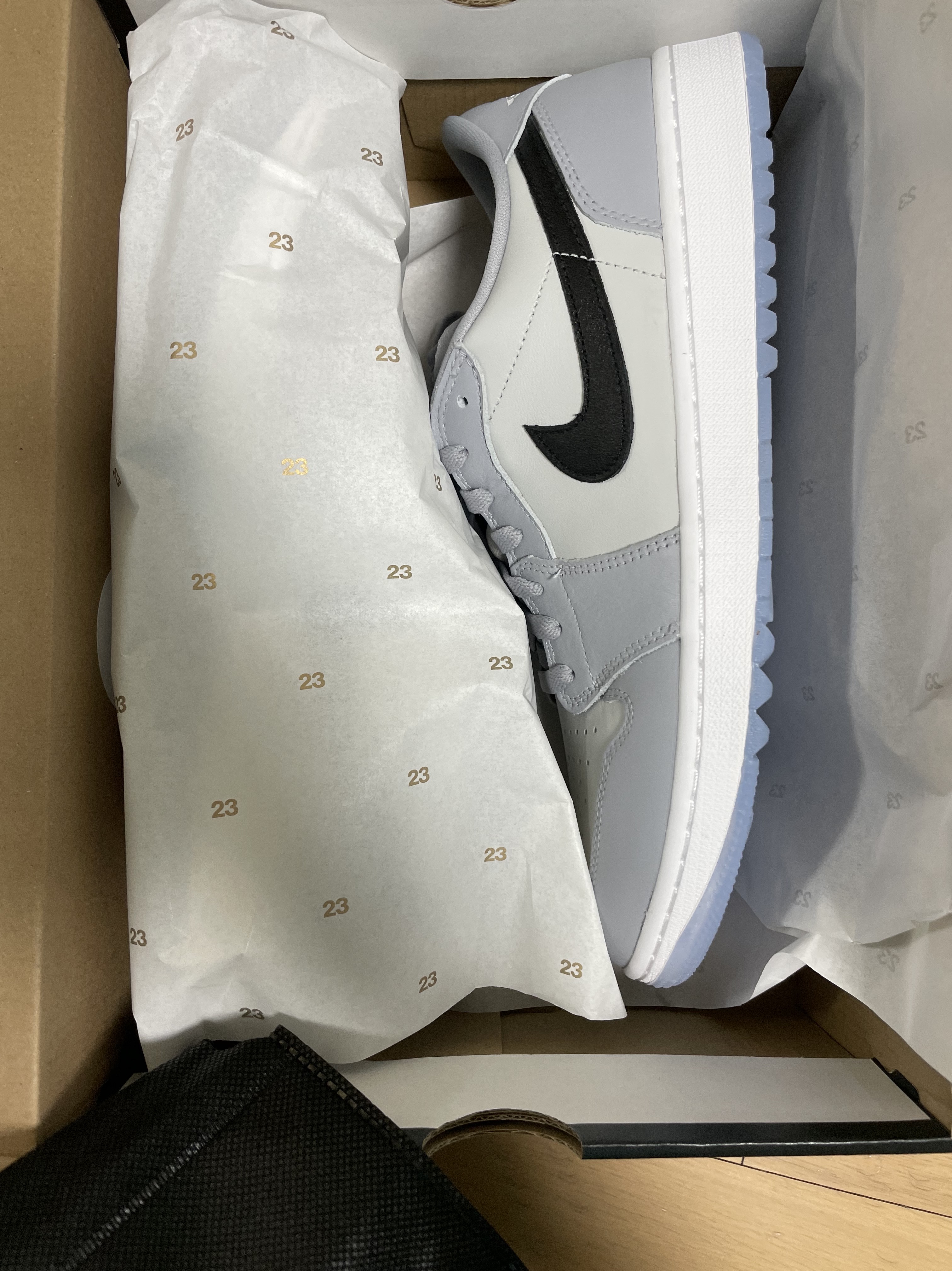 Jordan 1 Low Golf Wolf Grey 착용 스타일 - 1