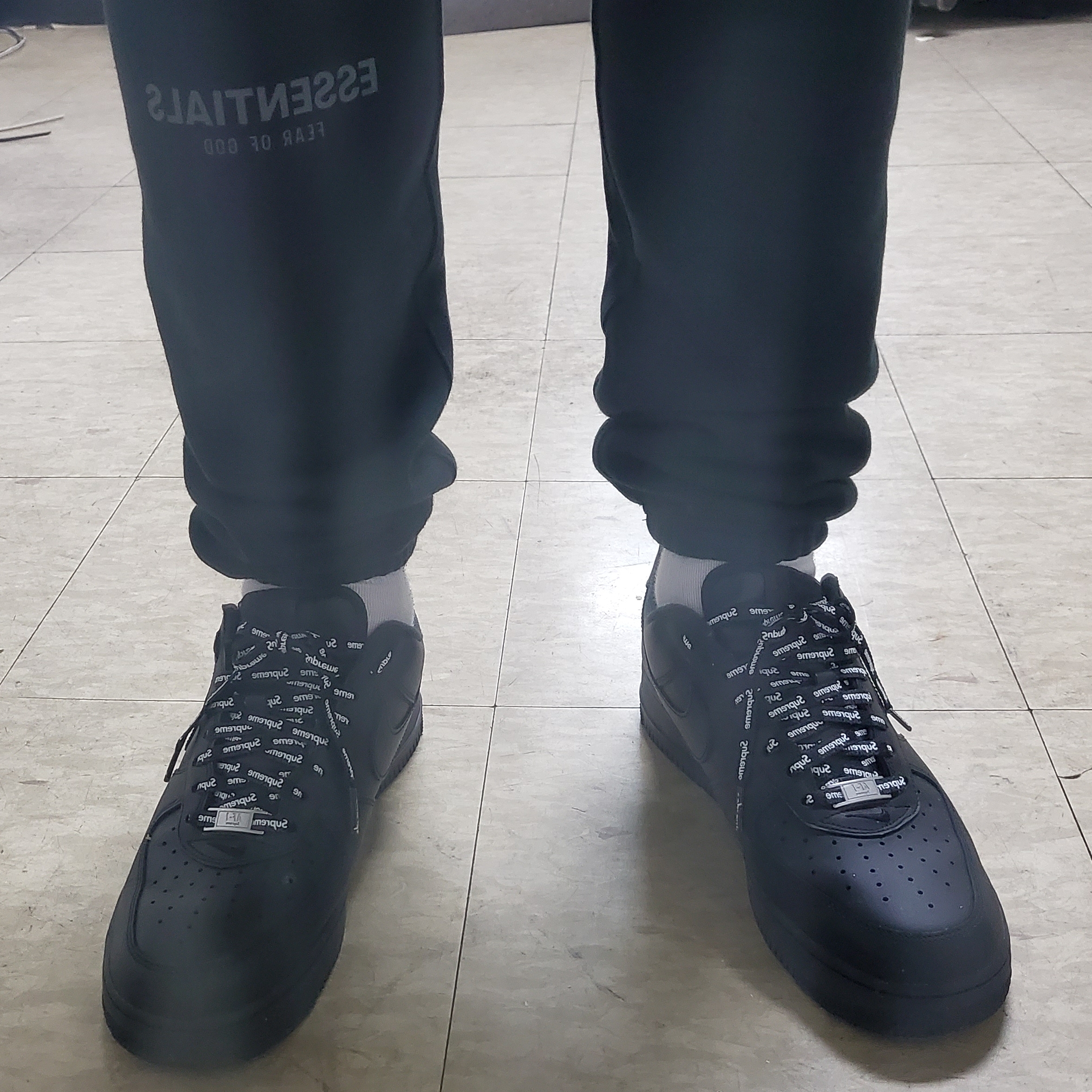 Essentials The Core Collection Sweatpants Black, Nike x Supreme Air Force 1 Low Black 착용 스타일 - 1