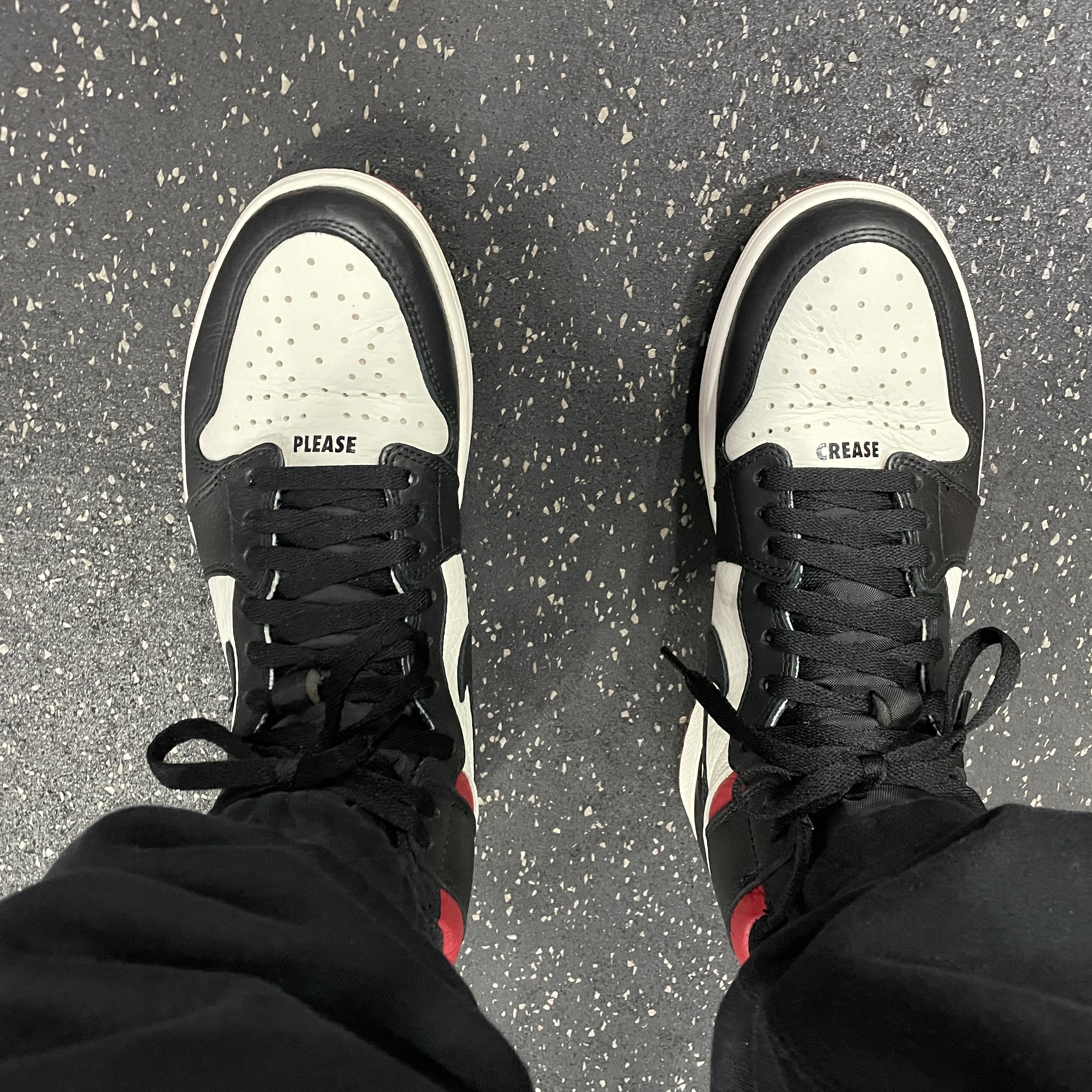 Jordan 1 Retro High Not for Resale Varsity Red, Nike M NRG Crew Wash Black 착용 스타일 - 3