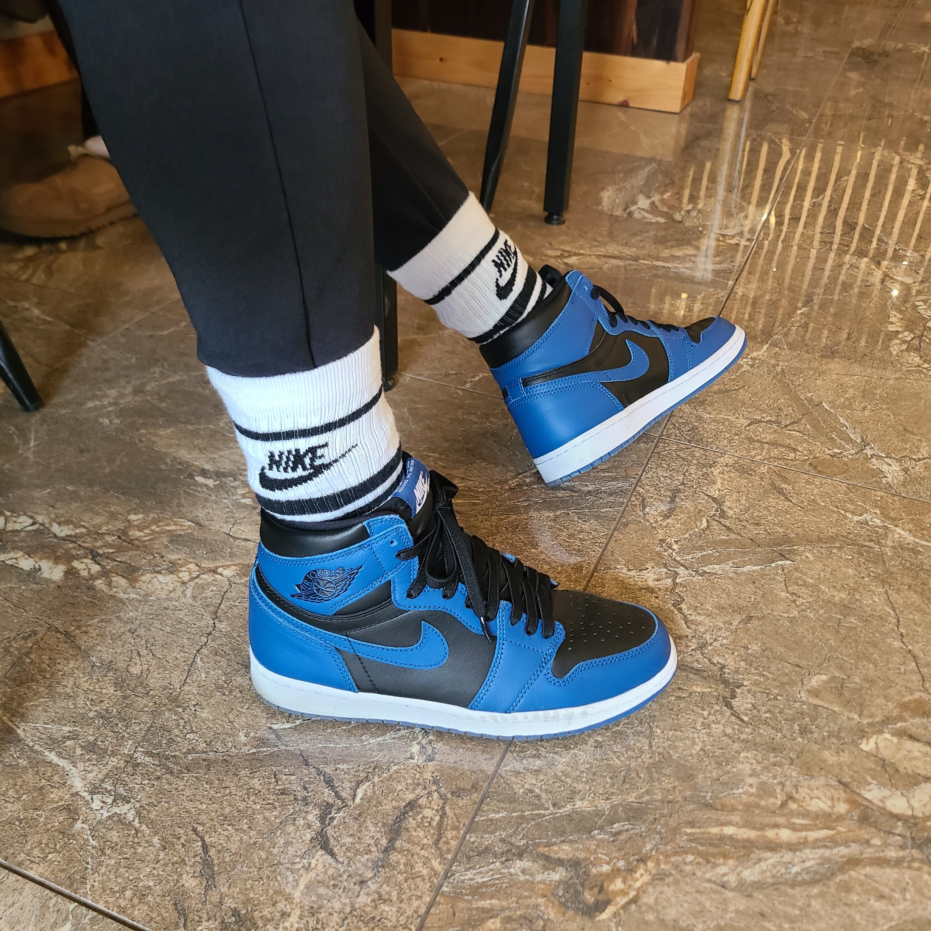 Jordan 1 Retro High OG Dark Marina Blue 착용 스타일 - 2
