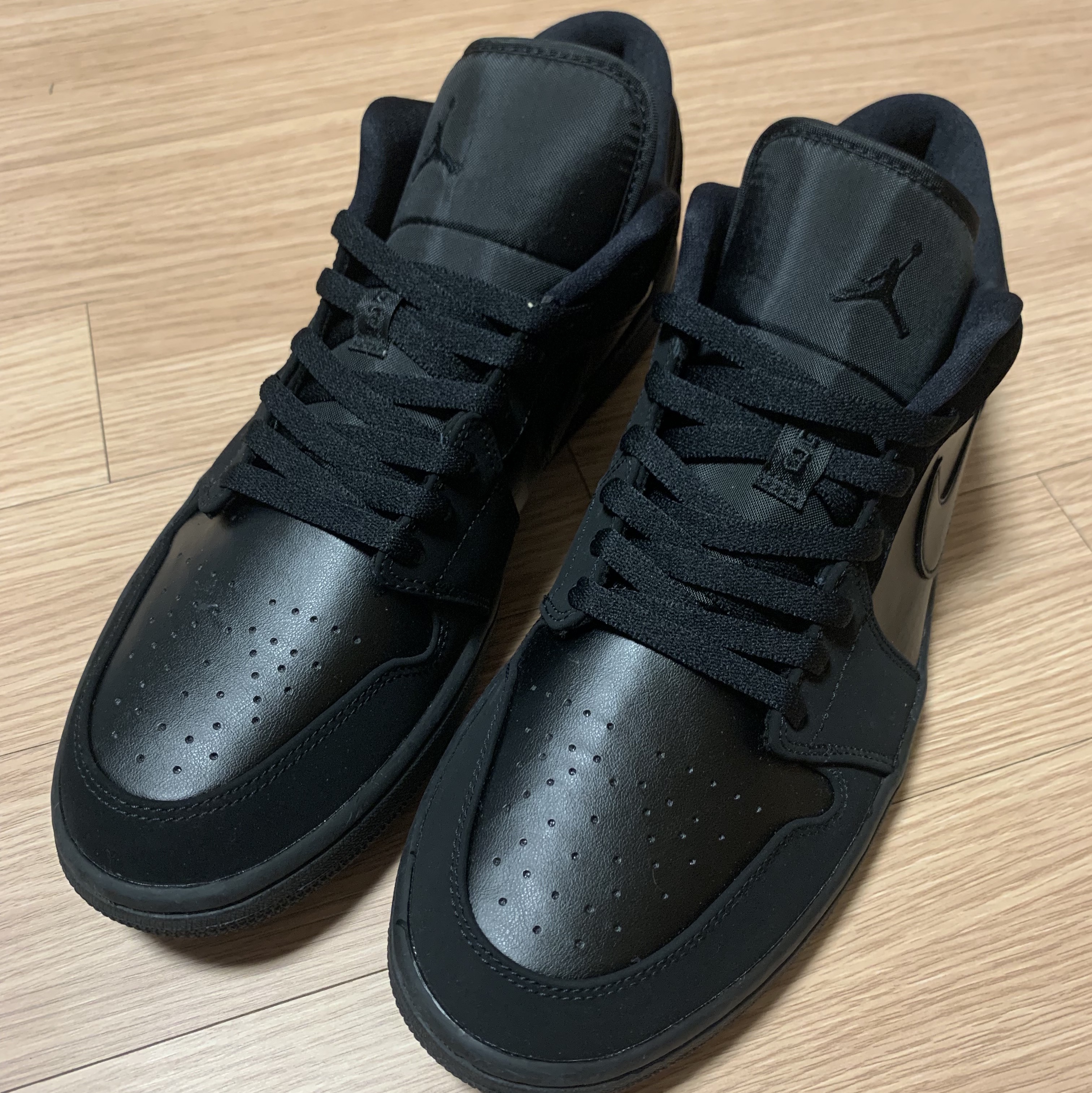 Jordan 1 Low Triple Black 착용 스타일 - 1