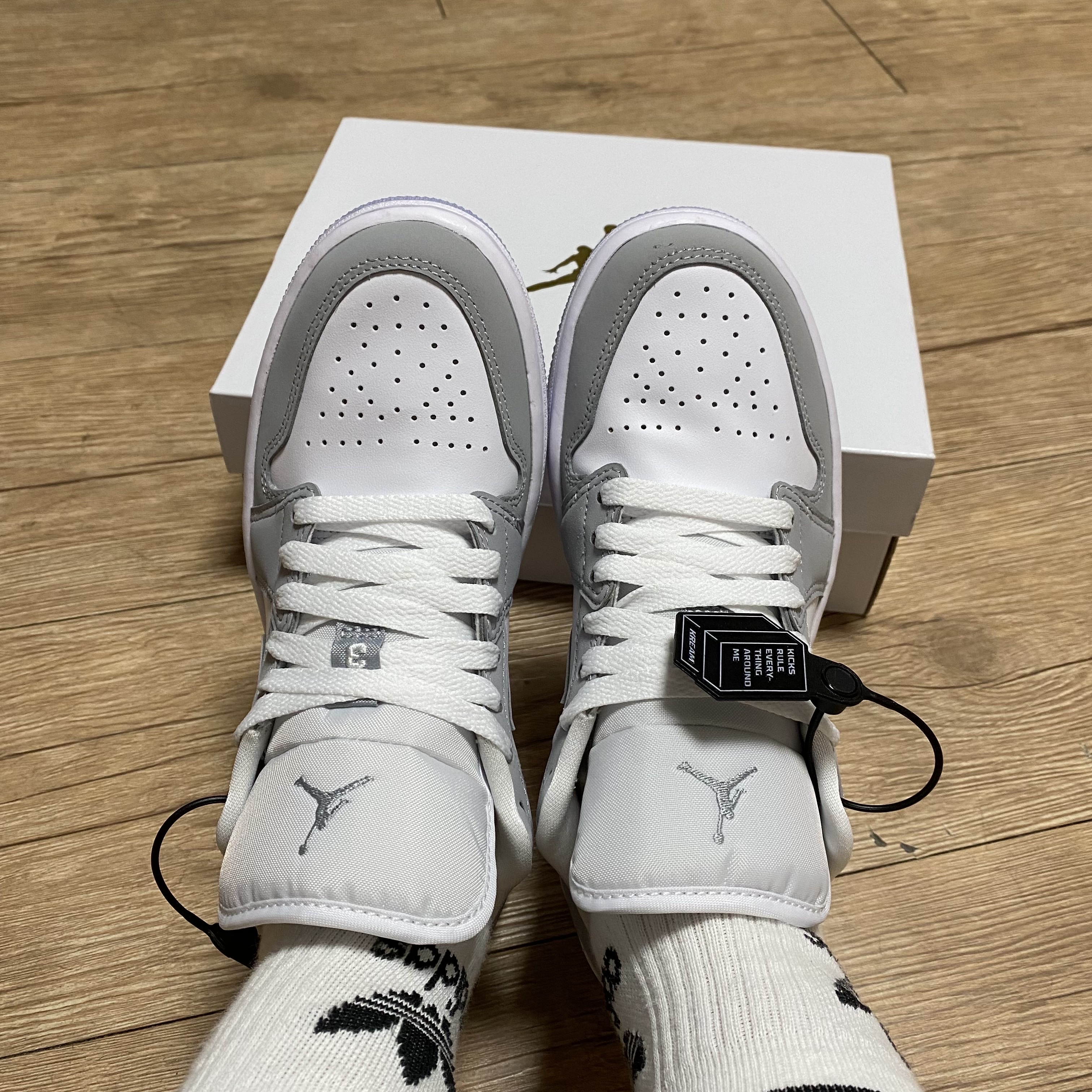 (W) Jordan 1 Low White Wolf Grey 착용 스타일 - 3
