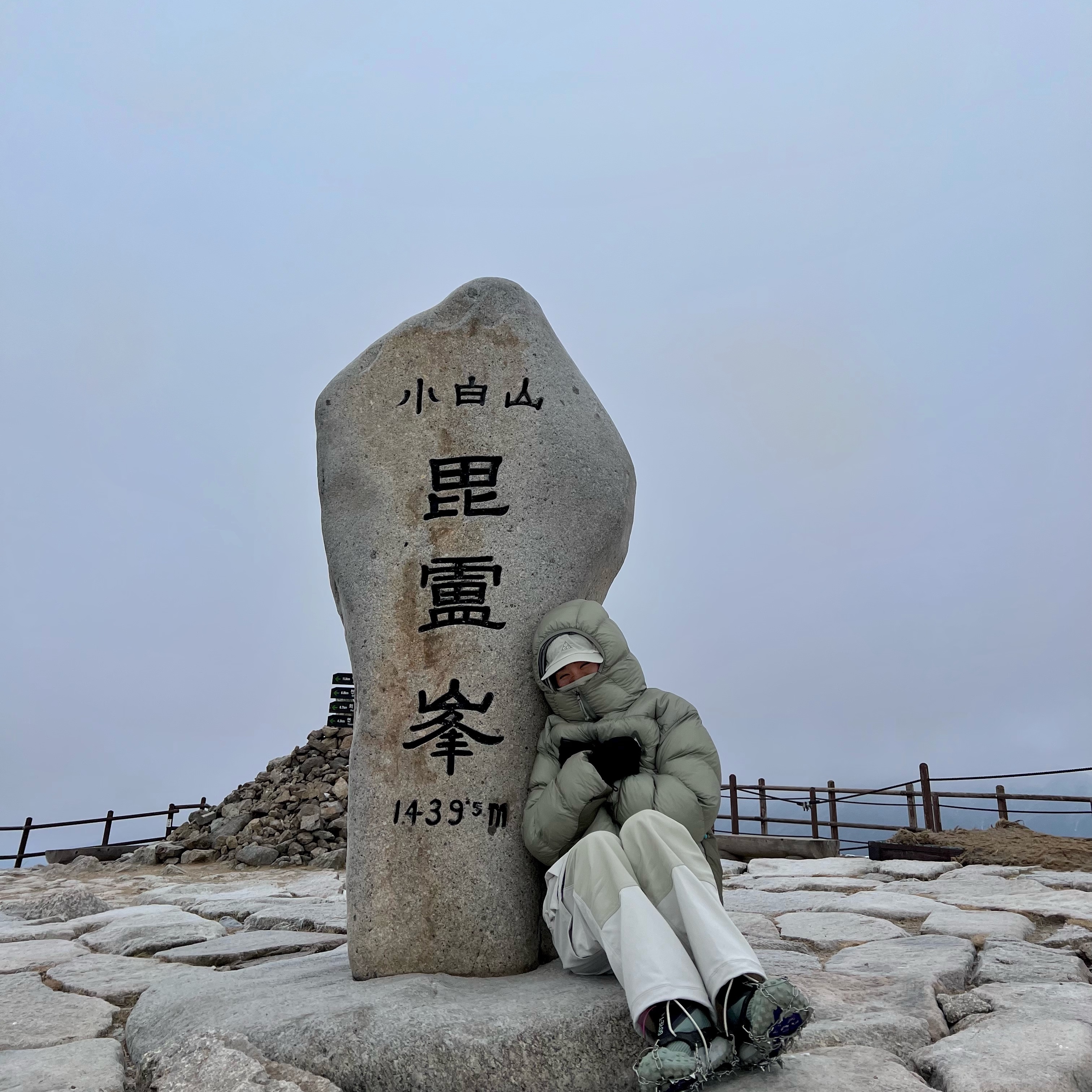 Nike ACG Therma-Fit ADV Lunar Lake Puffer Jacket Light Army - Asia, Nike ACG Warm AW84 Cap Light Stone 착용 스타일