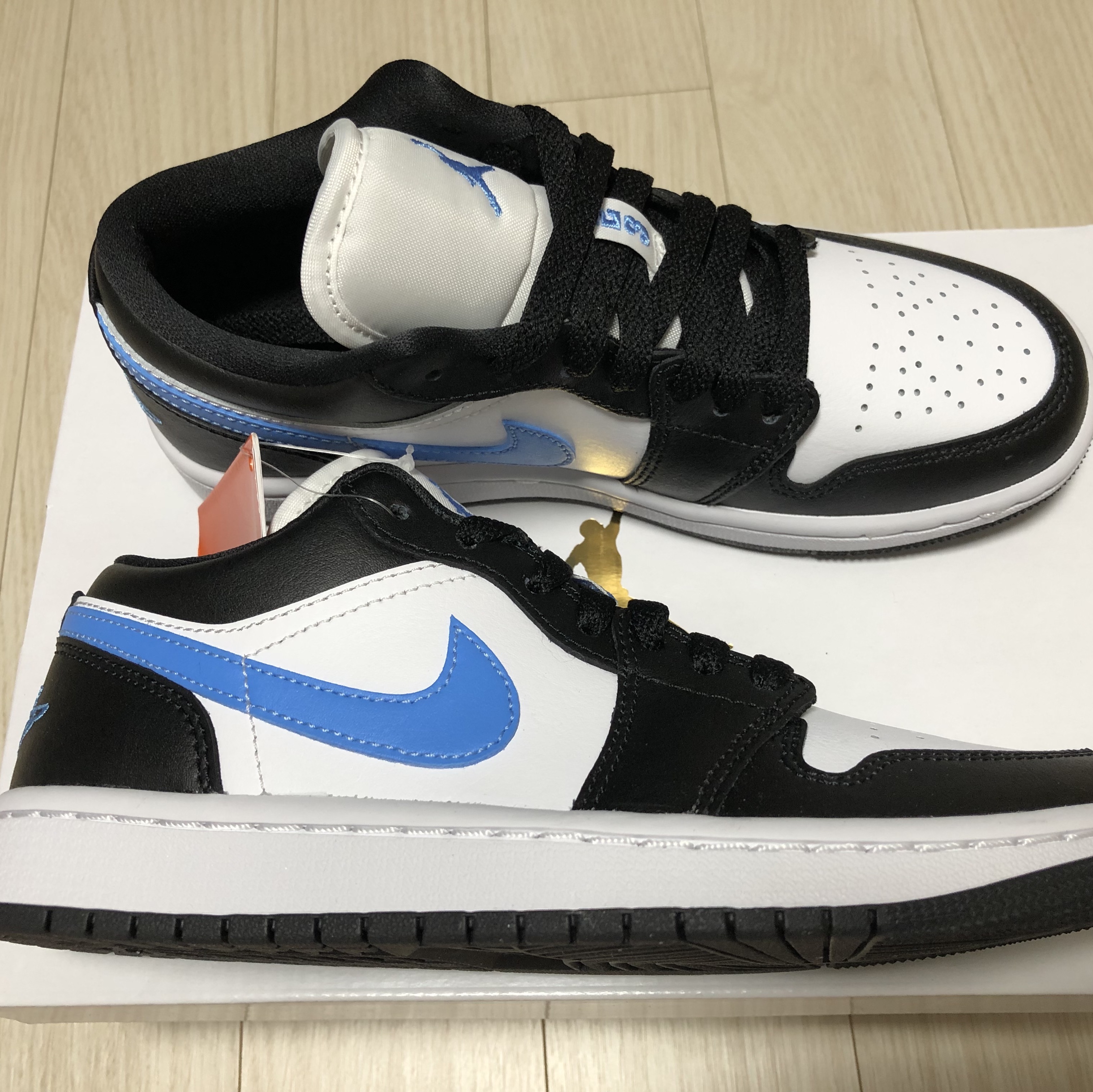(W) Jordan 1 Low Black University Blue 착용 스타일 - 3