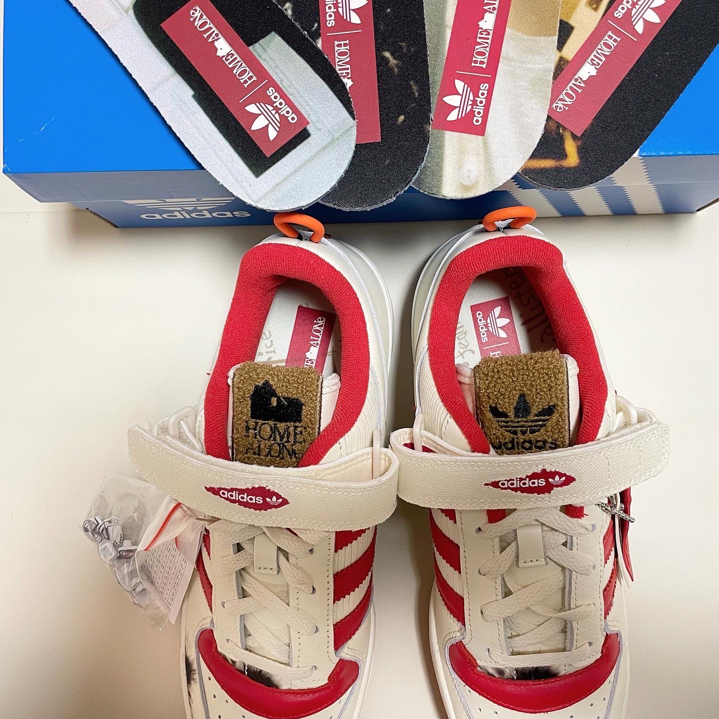 Adidas Forum Low Home Alone 착용 스타일 - 3